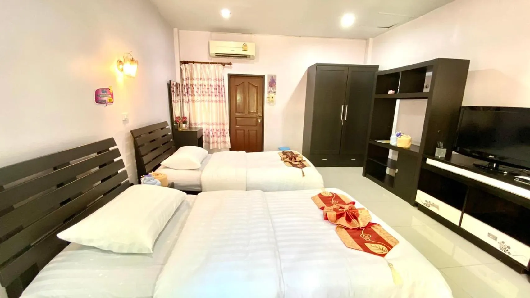 Bed in Pennaung Resort