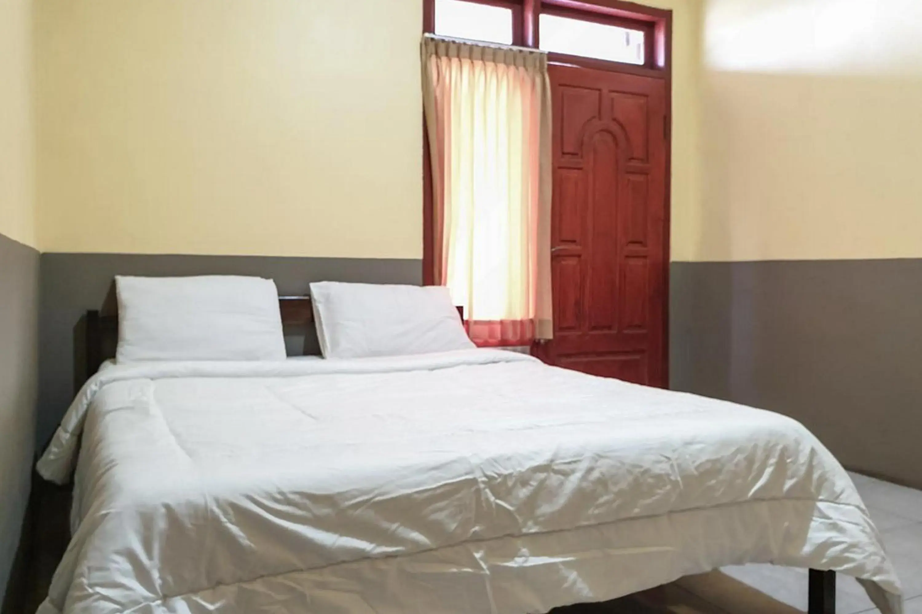 Bed in Tengger Indah Bromo Homestay at Desa Wisata Bromo Mitra RedDoorz Bed in Tengger Indah Bromo Homestay at Desa Wisata Bromo Mitra RedDoorz