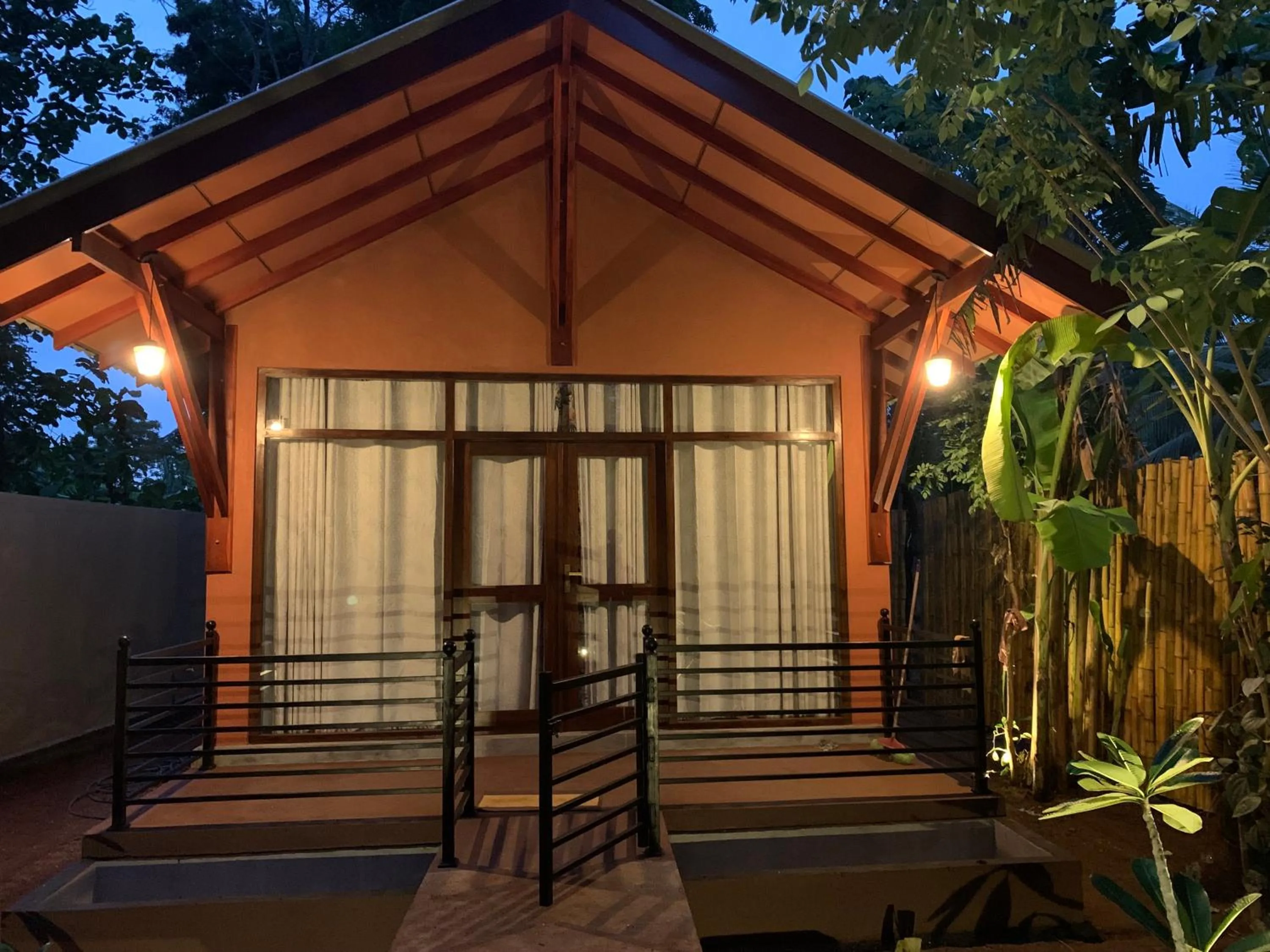 Deluxe Triple Room in Mango Tree House