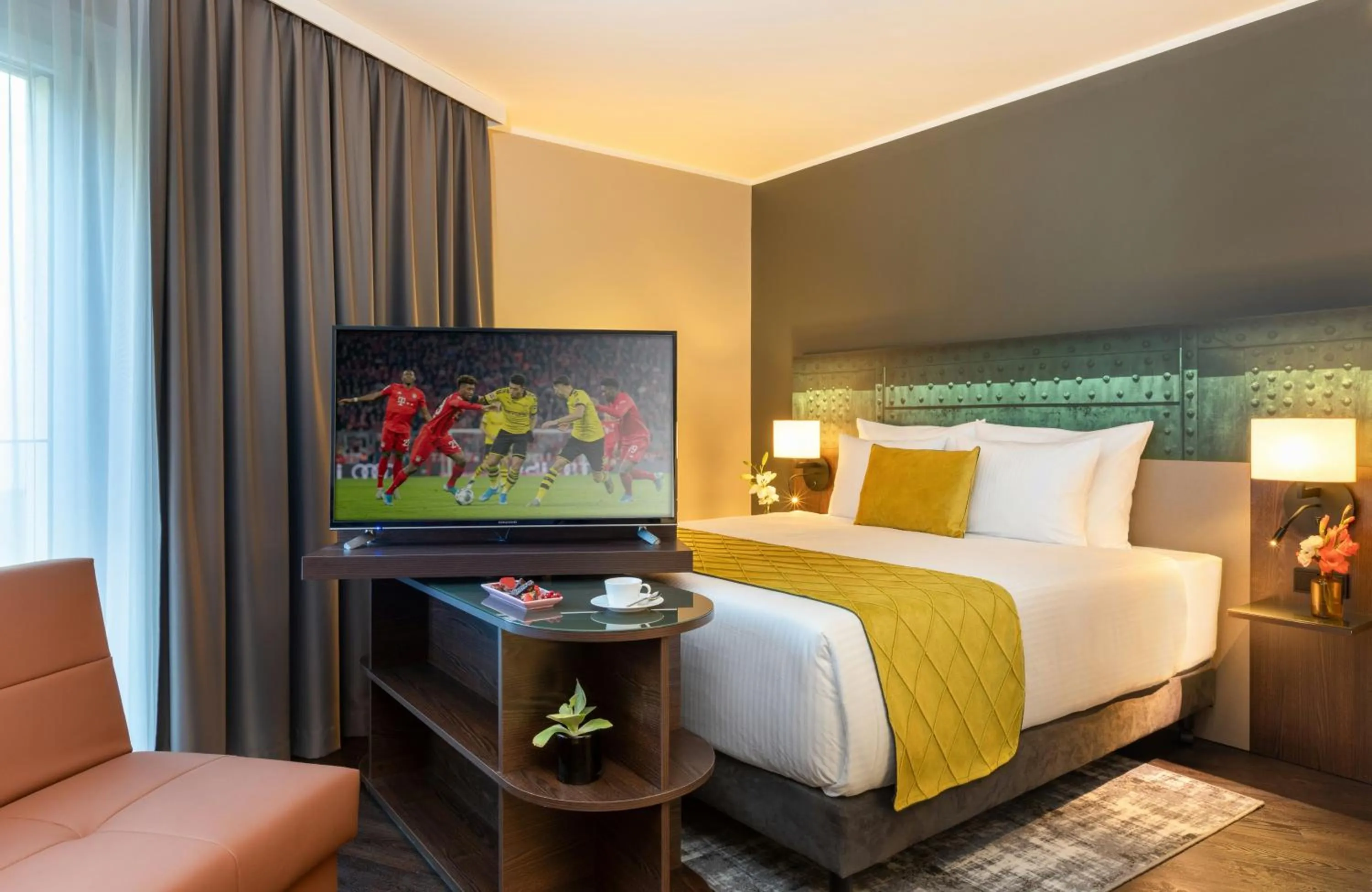 Photo of the whole room, Bed in Leonardo Hotel Dortmund