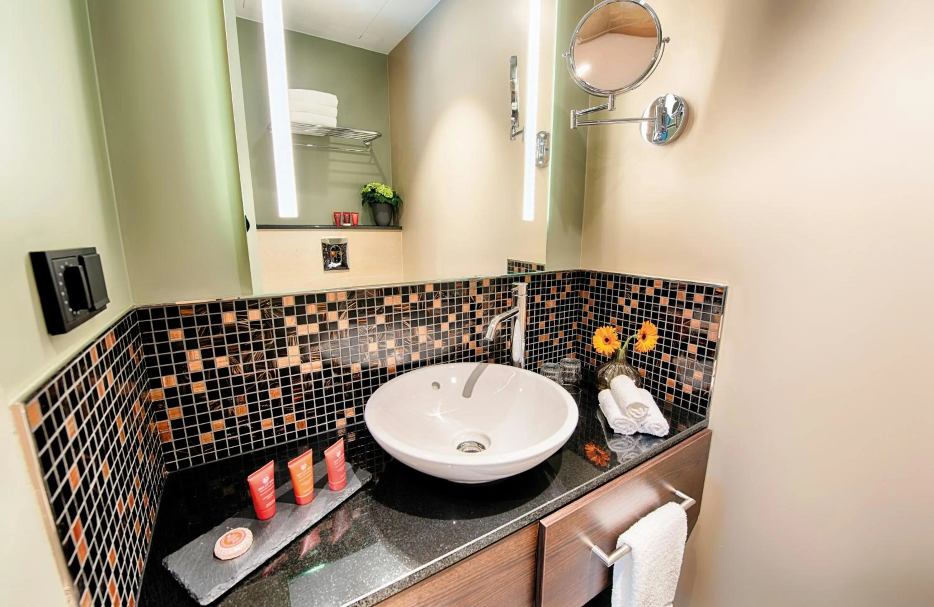 Bathroom in Leonardo Hotel Dortmund