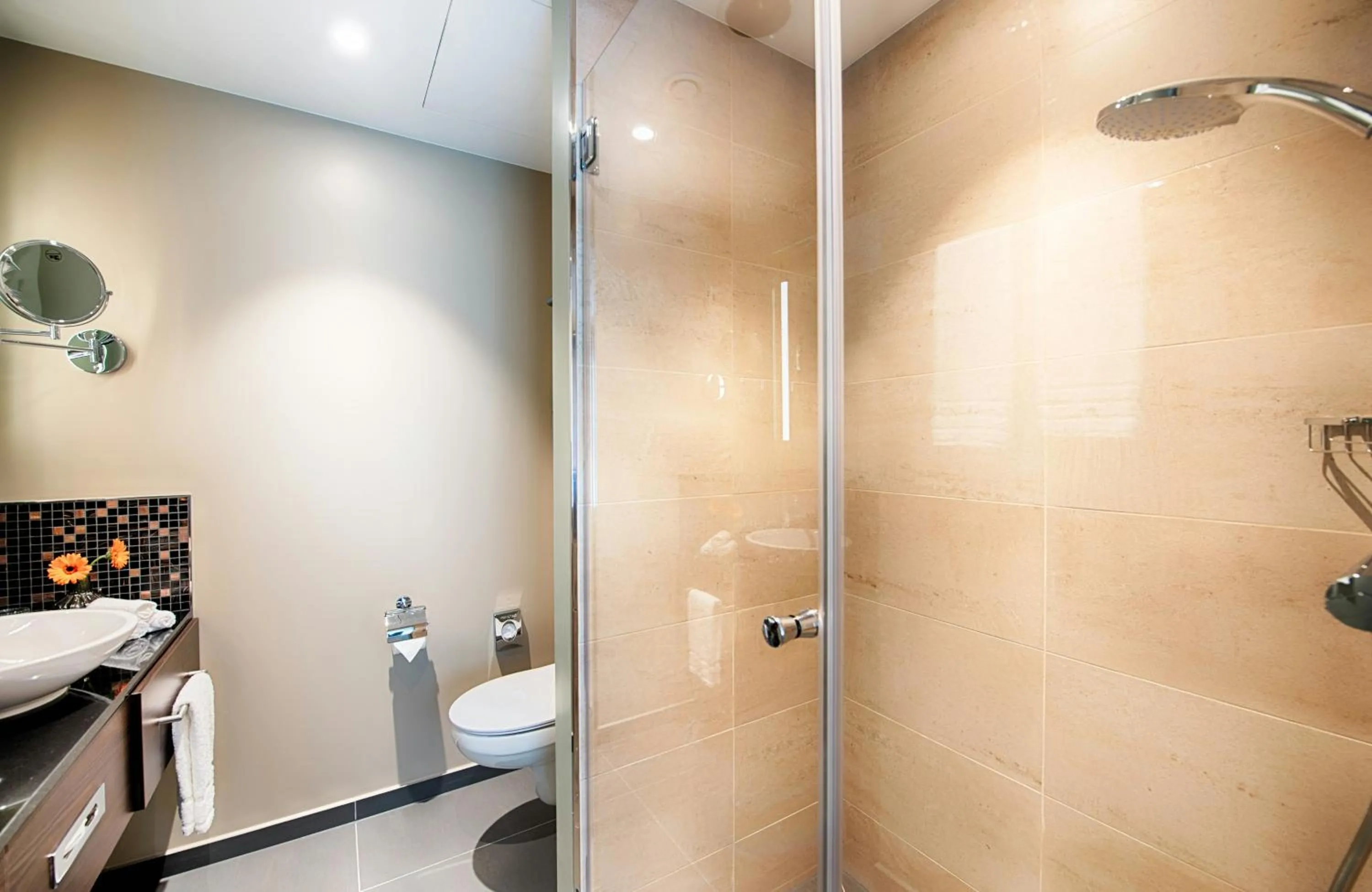 Bathroom in Leonardo Hotel Dortmund