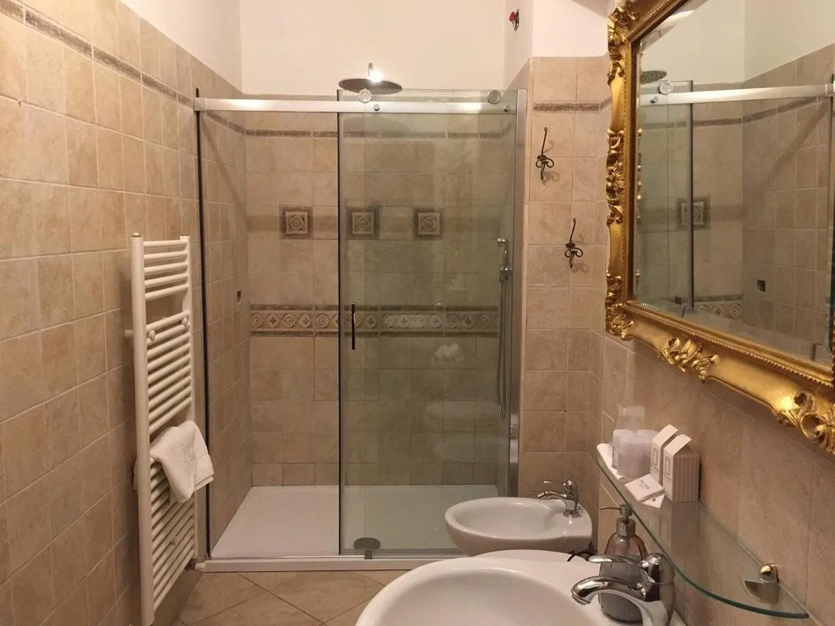 Shower in Room & Breakfast La Dimora