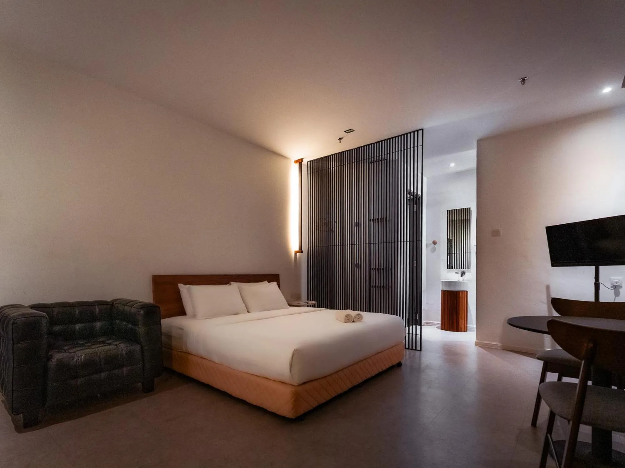 Bed in T+ PREMIUM HOTEL