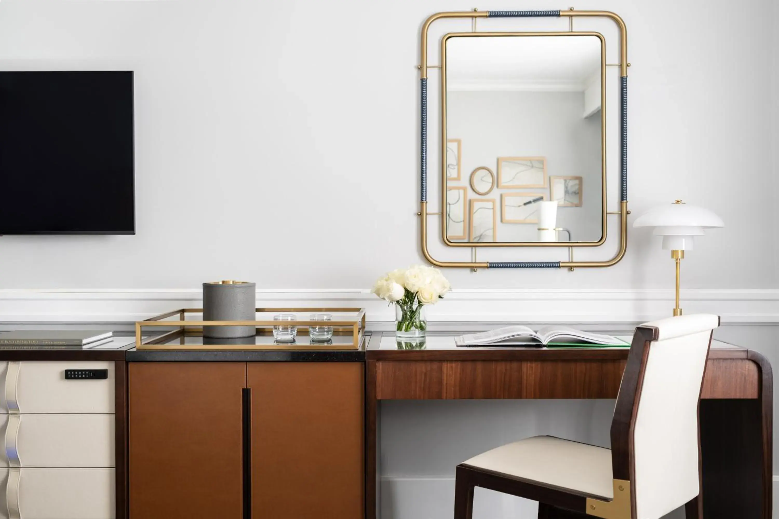 Deluxe Queen Room in Boston Omni Parker House Hotel Deluxe Queen Room in Boston Omni Parker House Hotel