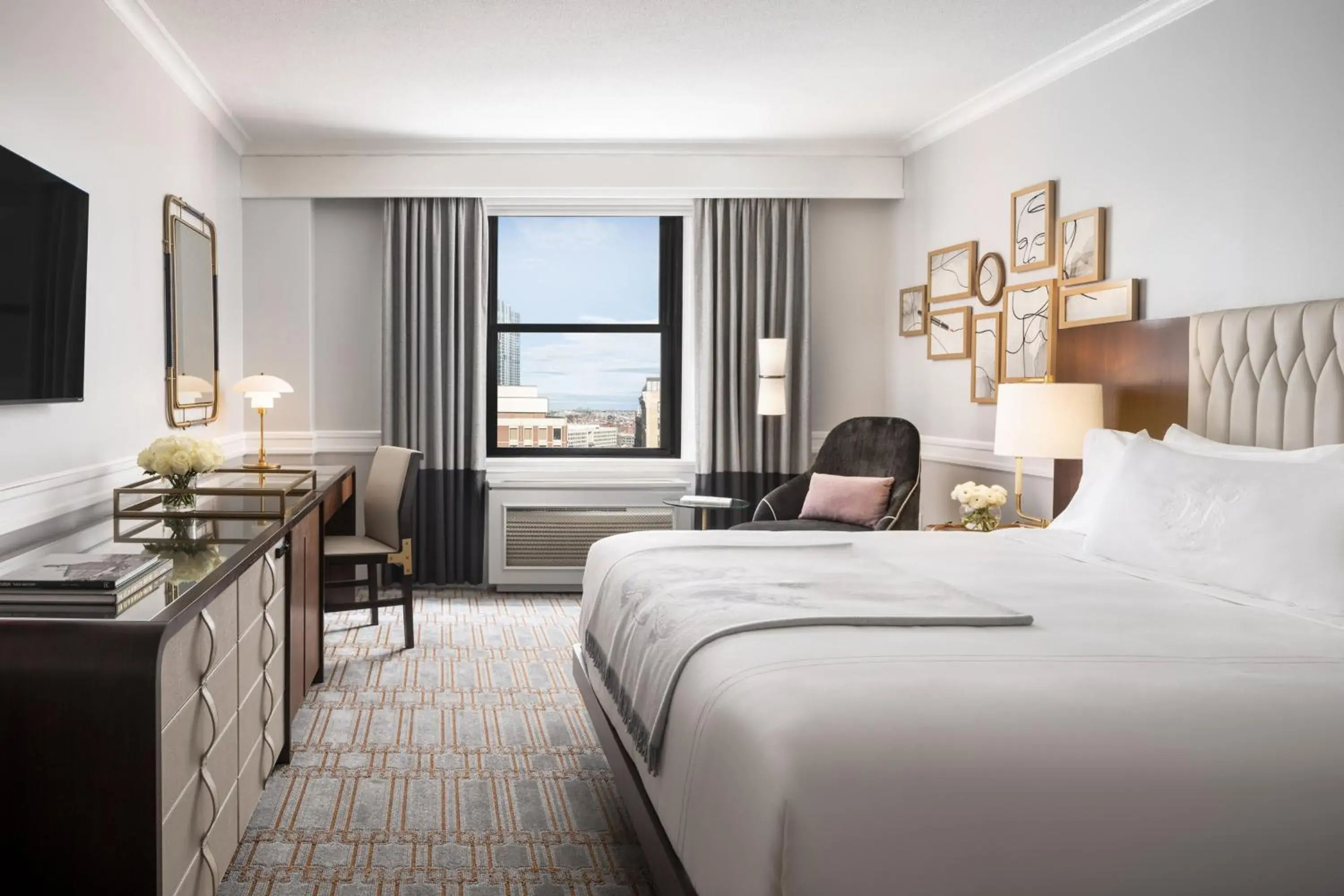 Deluxe King Room in Boston Omni Parker House Hotel Deluxe King Room in Boston Omni Parker House Hotel