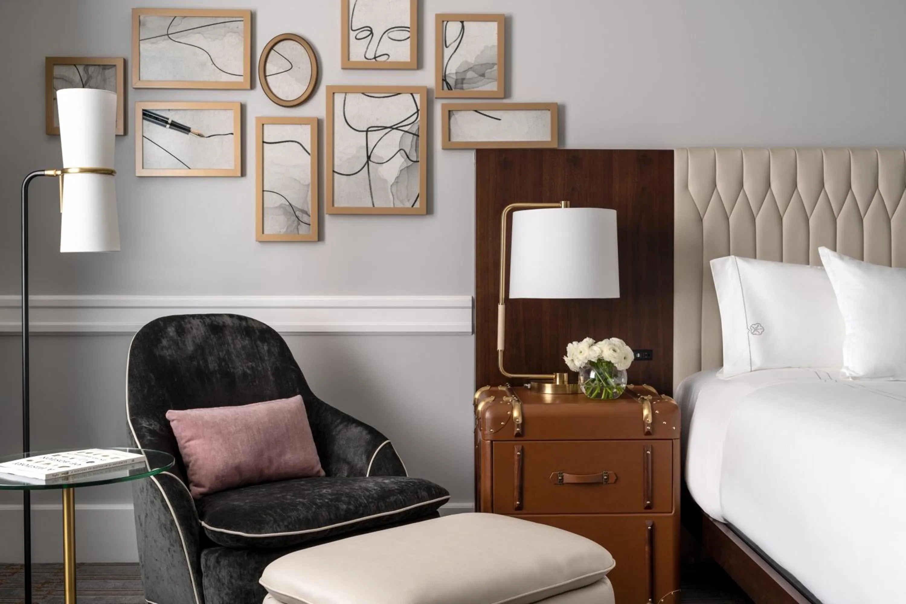 Photo of the whole room, Bed in Boston Omni Parker House Hotel