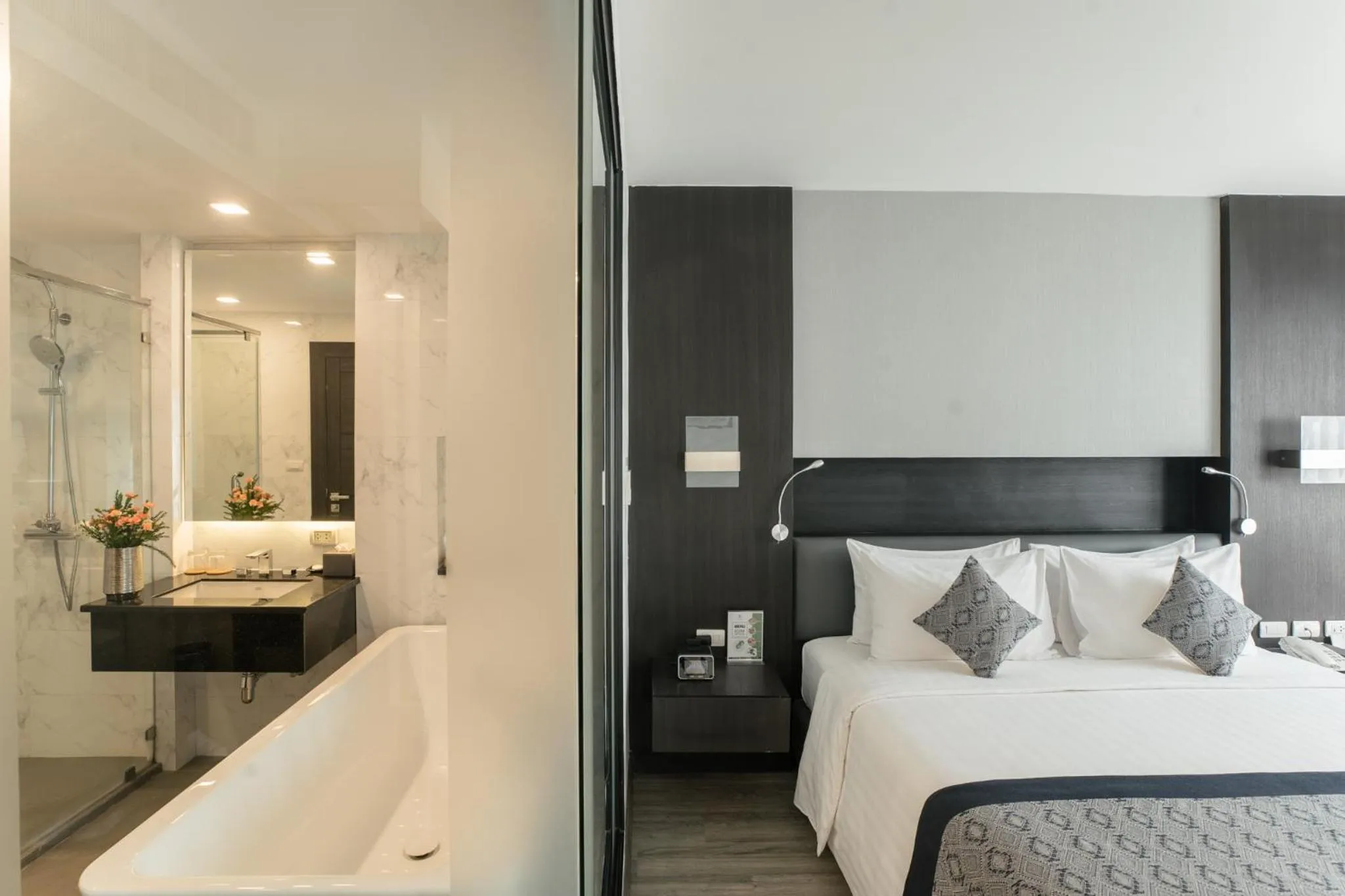 Bedroom, Bed in SureStay Hotel by Best Western Vientiane