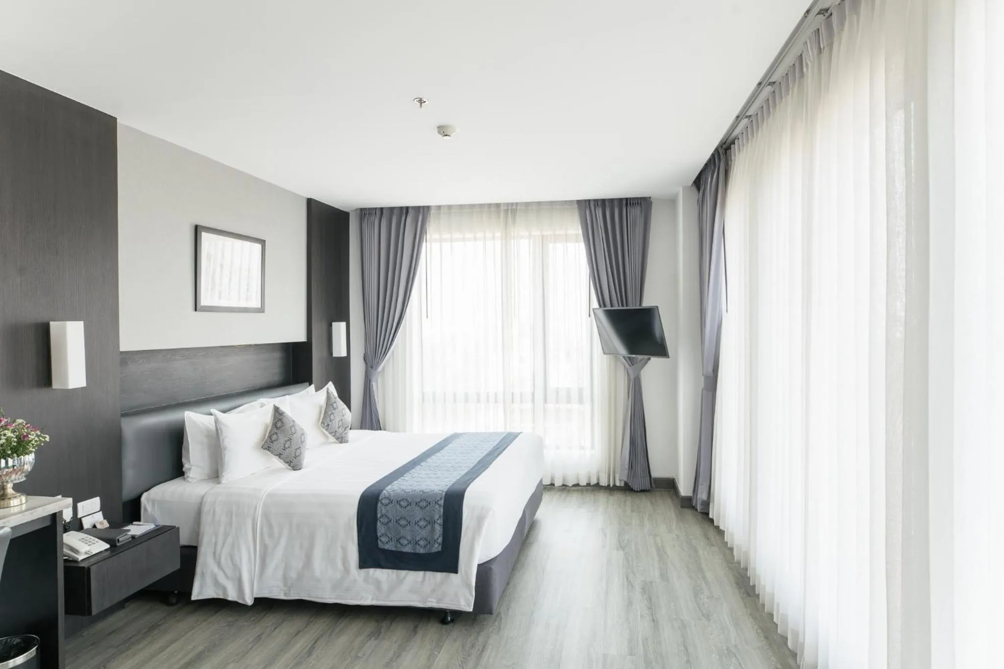 Bedroom, Bed in SureStay Hotel by Best Western Vientiane