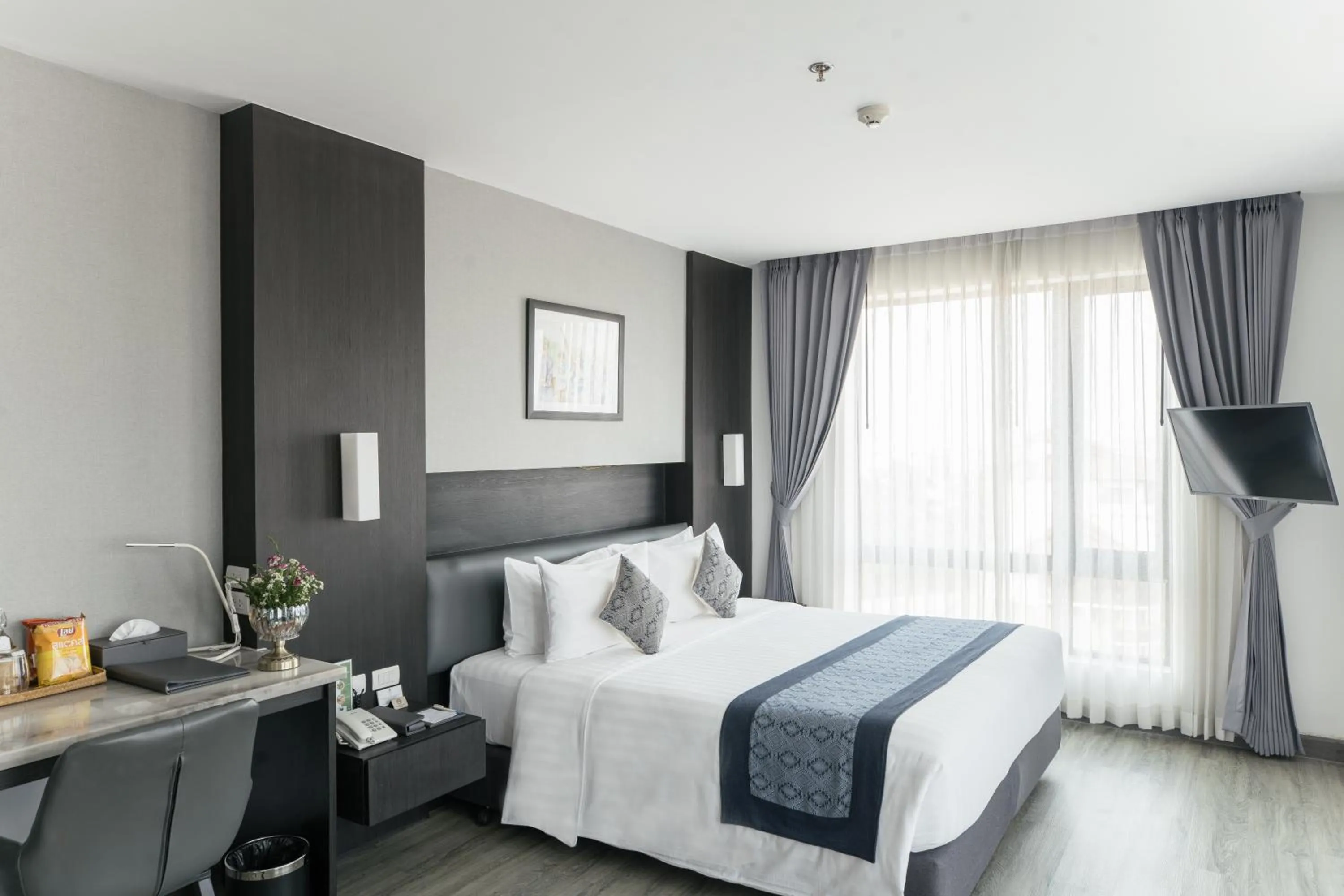 Bedroom, Bed in SureStay Hotel by Best Western Vientiane