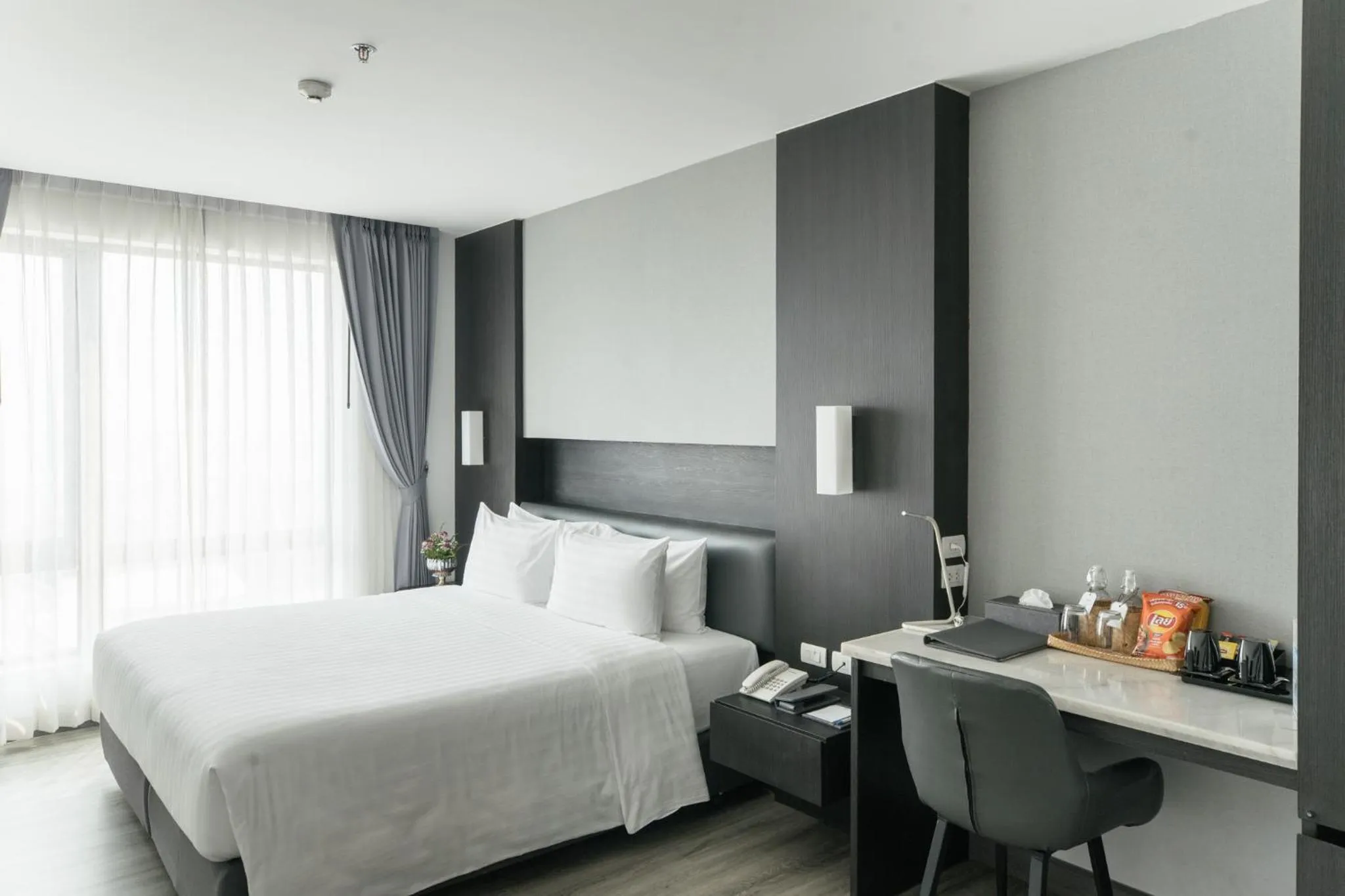 Bedroom, Bed in SureStay Hotel by Best Western Vientiane