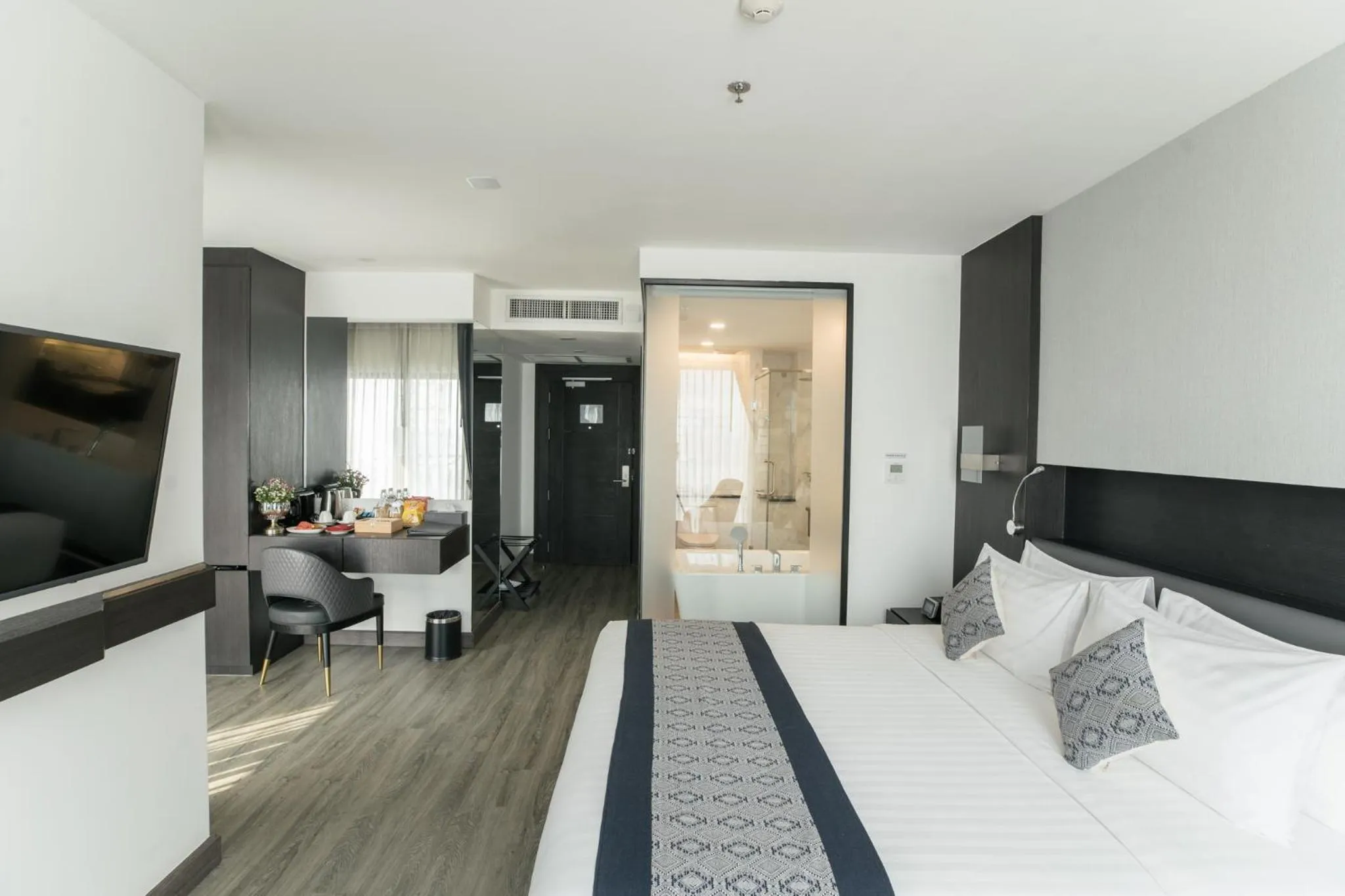 Bedroom, Bed in SureStay Hotel by Best Western Vientiane