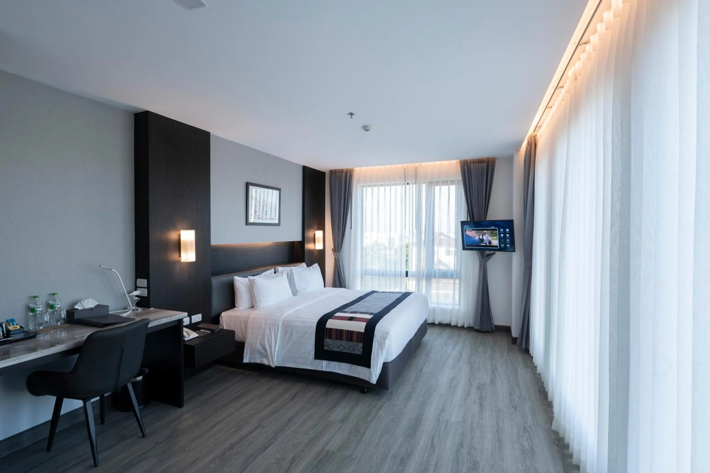 Bedroom, Bed in SureStay Hotel by Best Western Vientiane