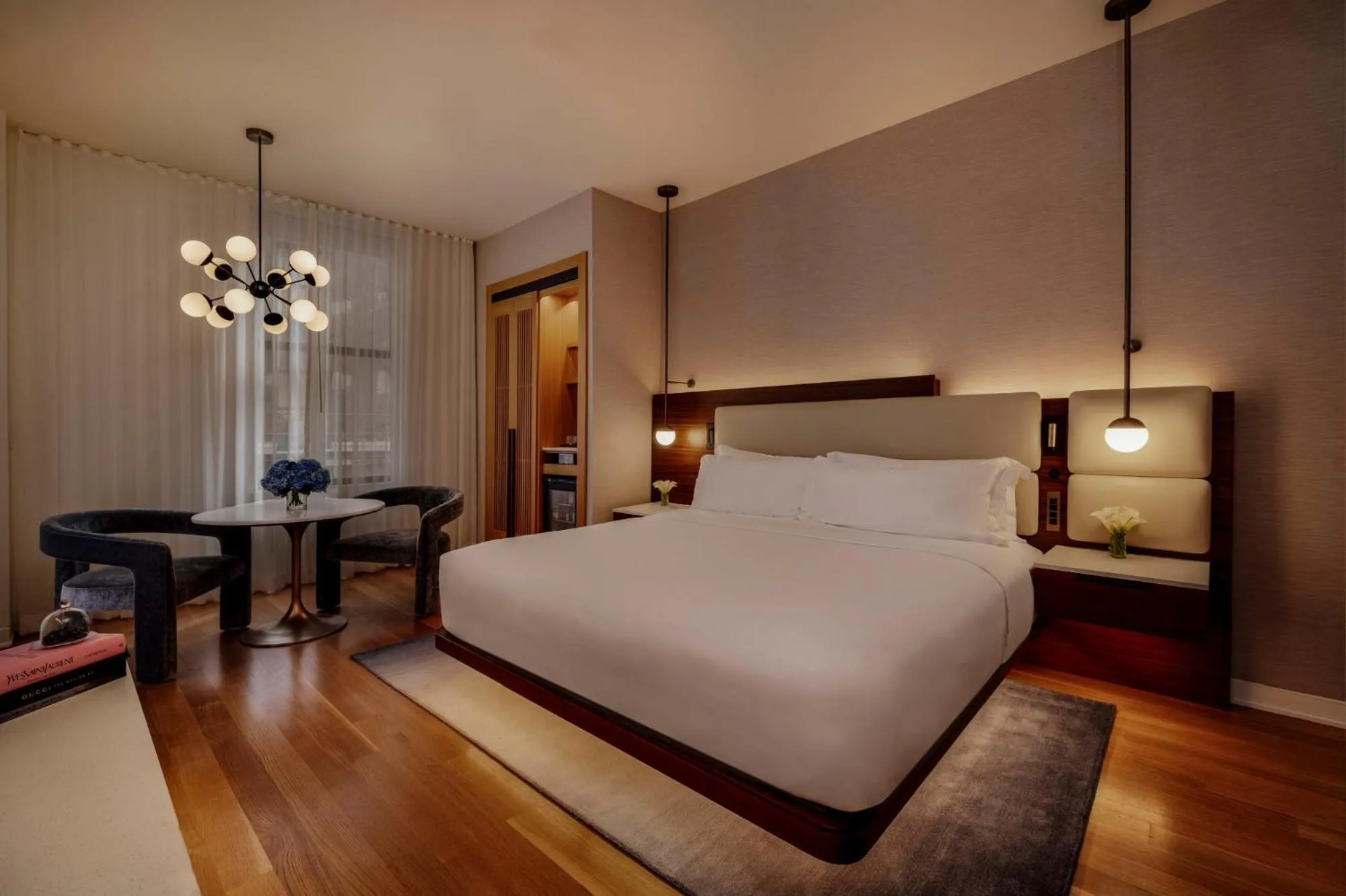 Photo of the whole room, Bed in Bryant Park Hotel