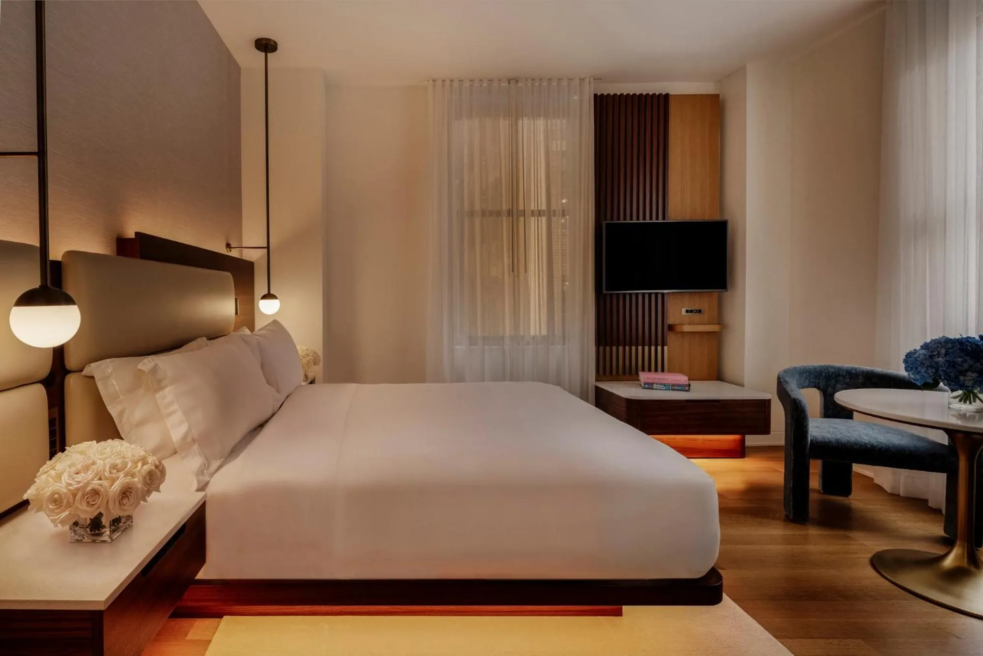 Photo of the whole room, Bed in Bryant Park Hotel