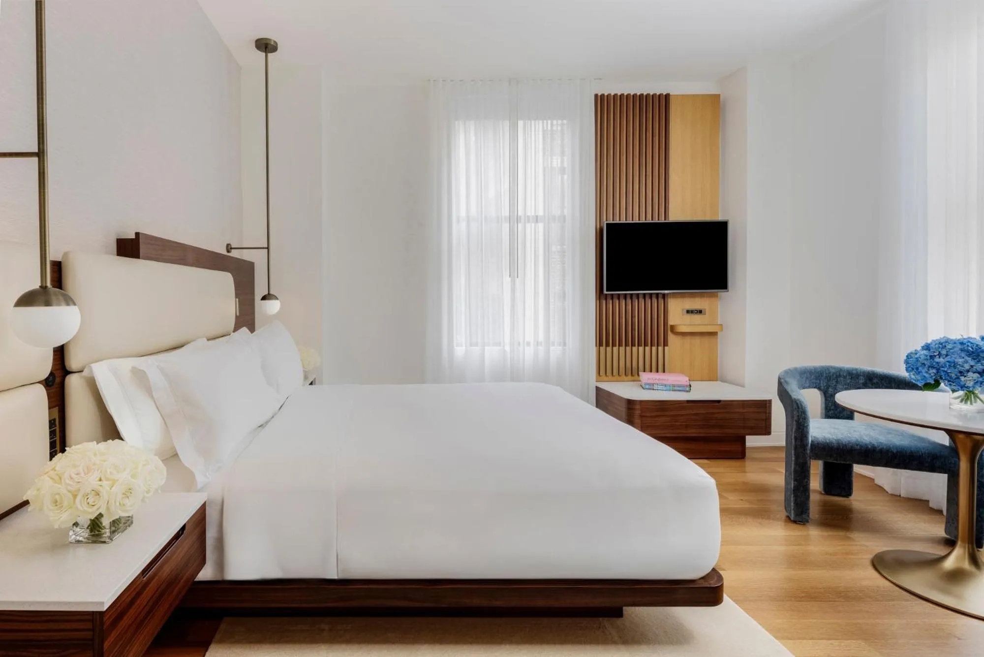 Photo of the whole room, Bed in Bryant Park Hotel