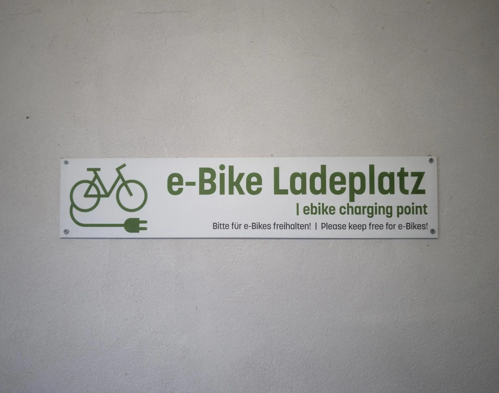 Property logo or sign in Wandery Hotel & Hostel Dessau