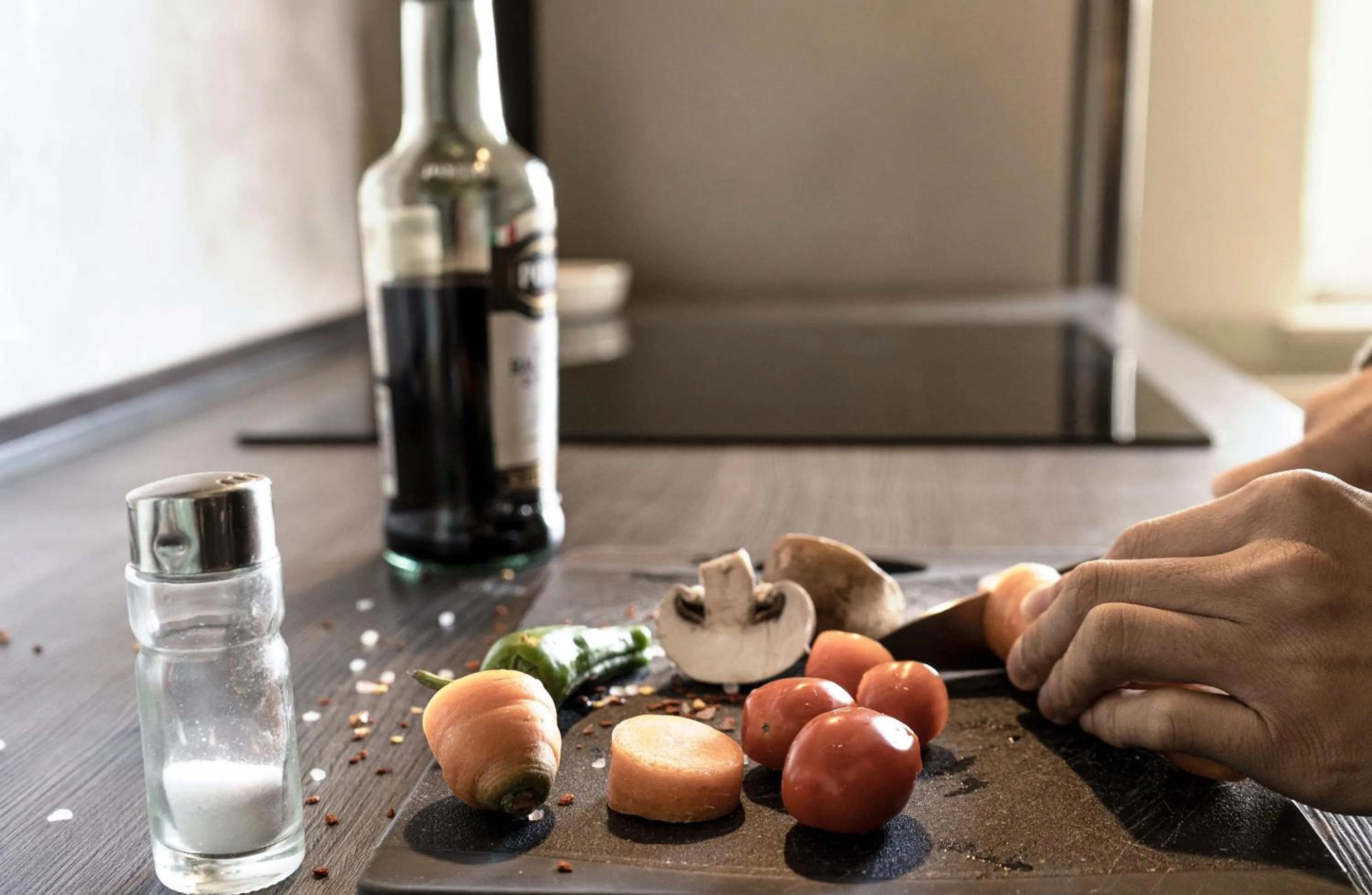 Kitchen or kitchenette in Wandery Hotel & Hostel Dessau