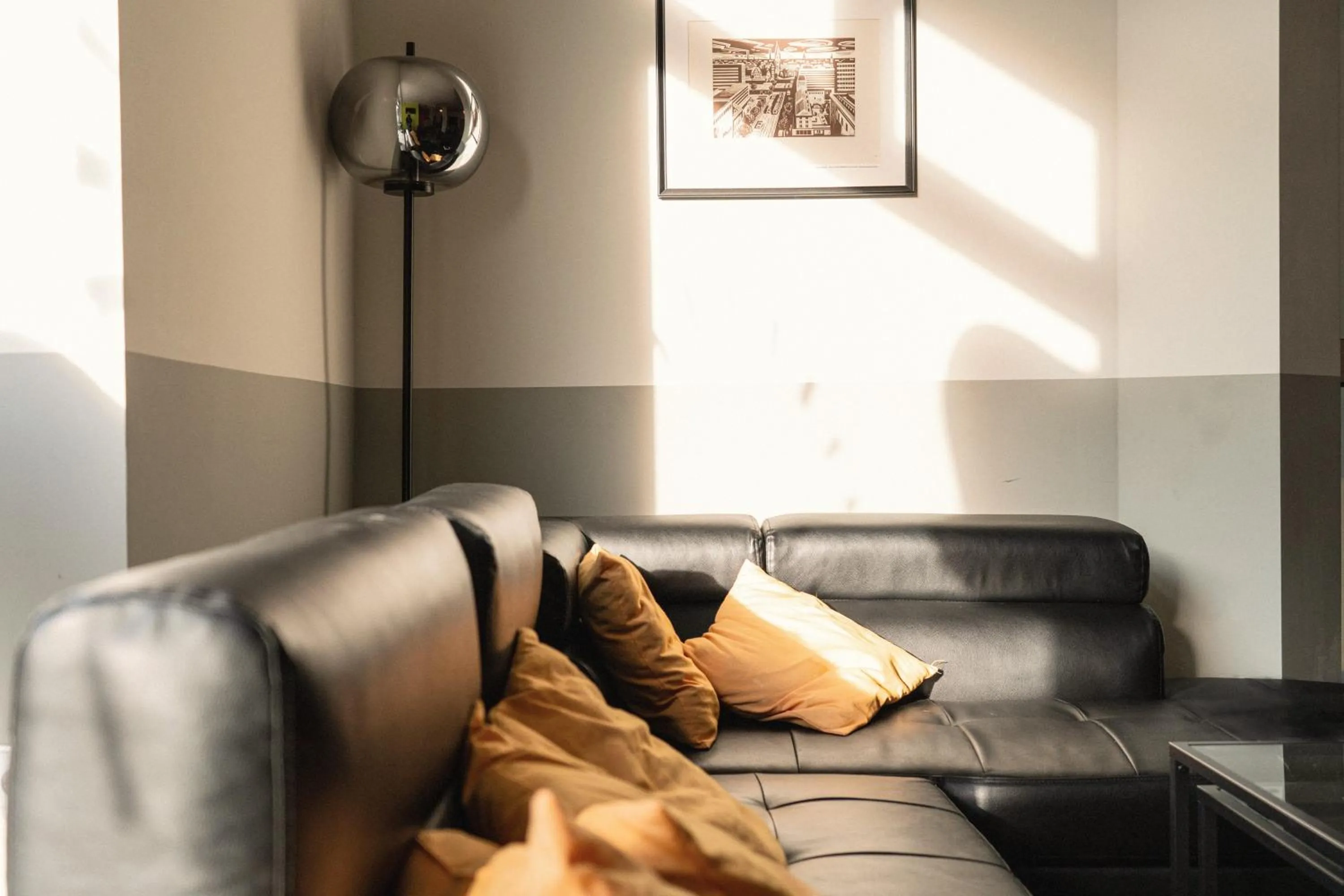 Communal lounge/ TV room in Wandery Hotel & Hostel Dessau