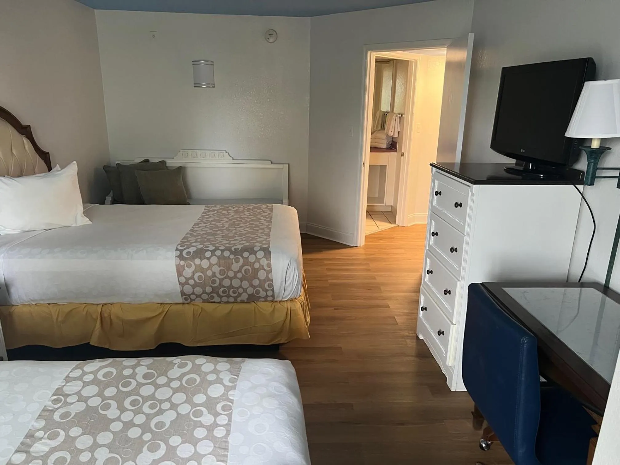 Bedroom in Seralago Hotel & Suites Main Gate East