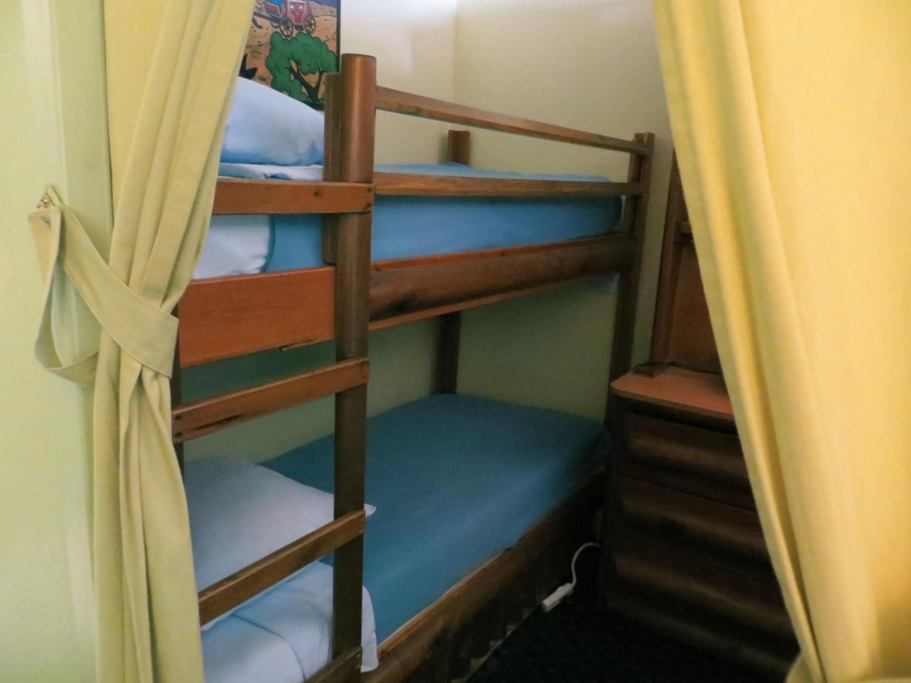 bunk bed in Seralago Hotel & Suites Main Gate East