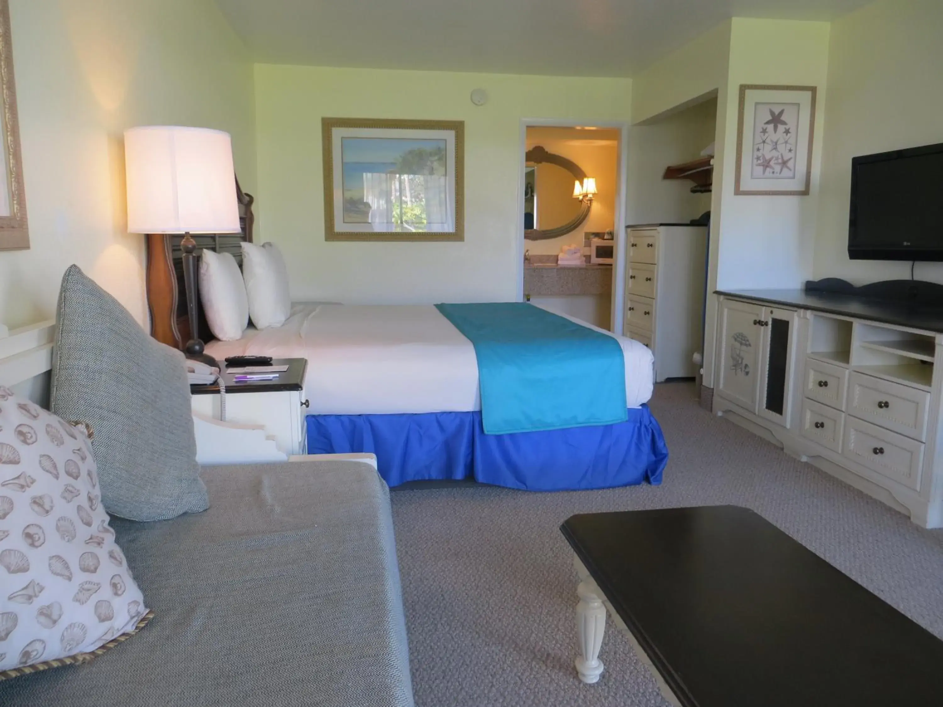 Photo of the whole room, Bed in Seralago Hotel & Suites Main Gate East