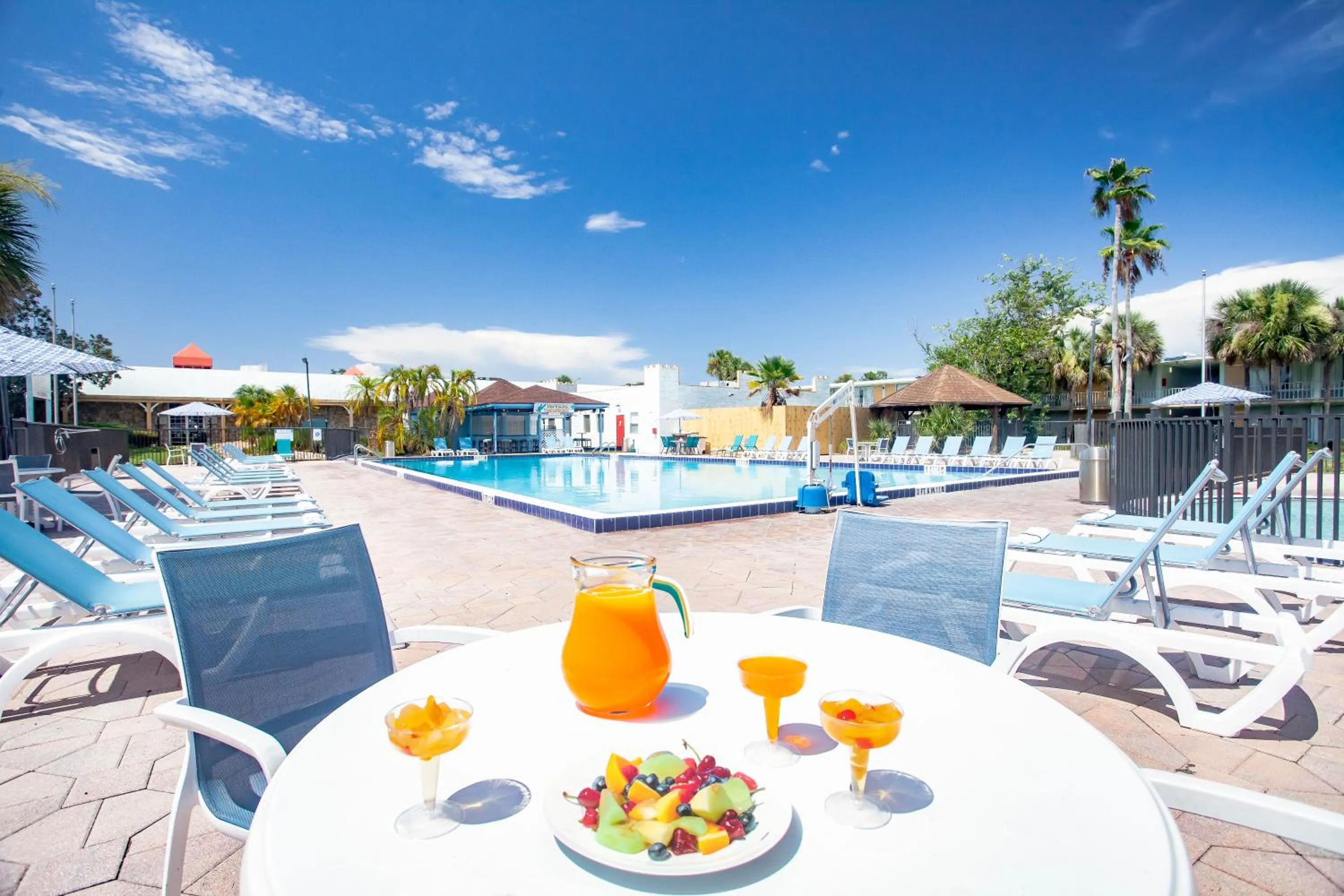 Swimming pool in Seralago Hotel & Suites Main Gate East
