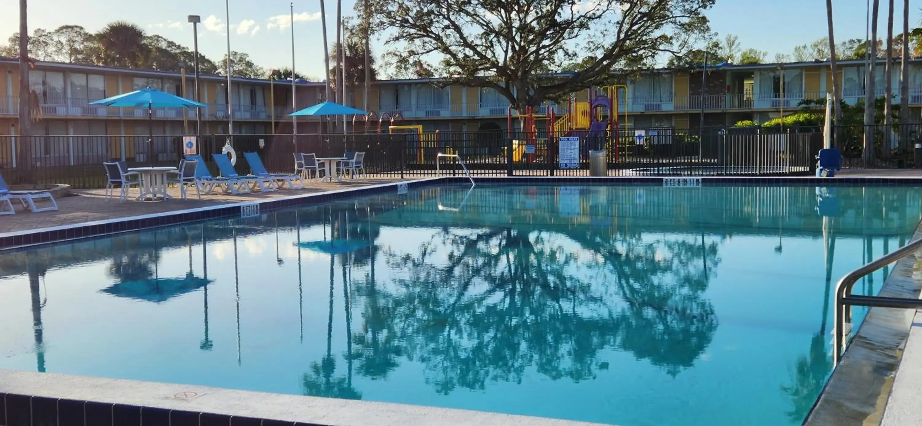 Swimming Pool in Seralago Hotel & Suites Main Gate East