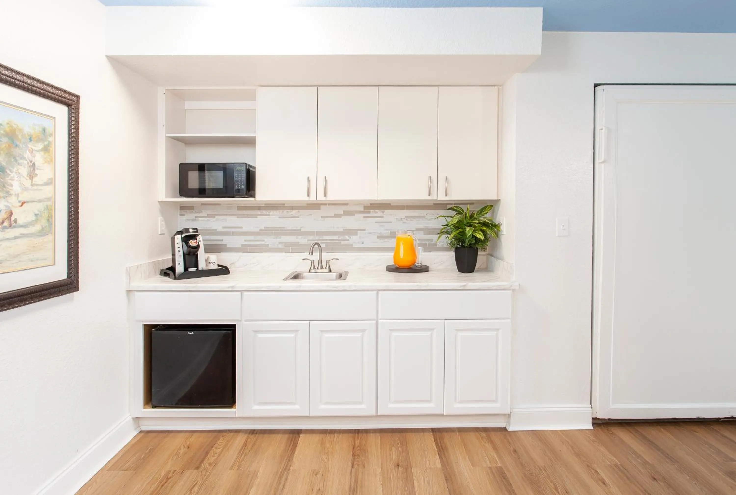 Kitchen or kitchenette in Seralago Hotel & Suites Main Gate East