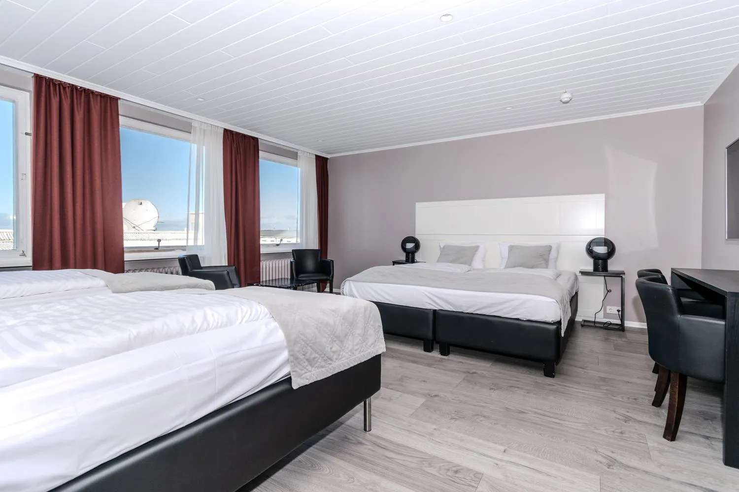 Bed in Midtown Hotel