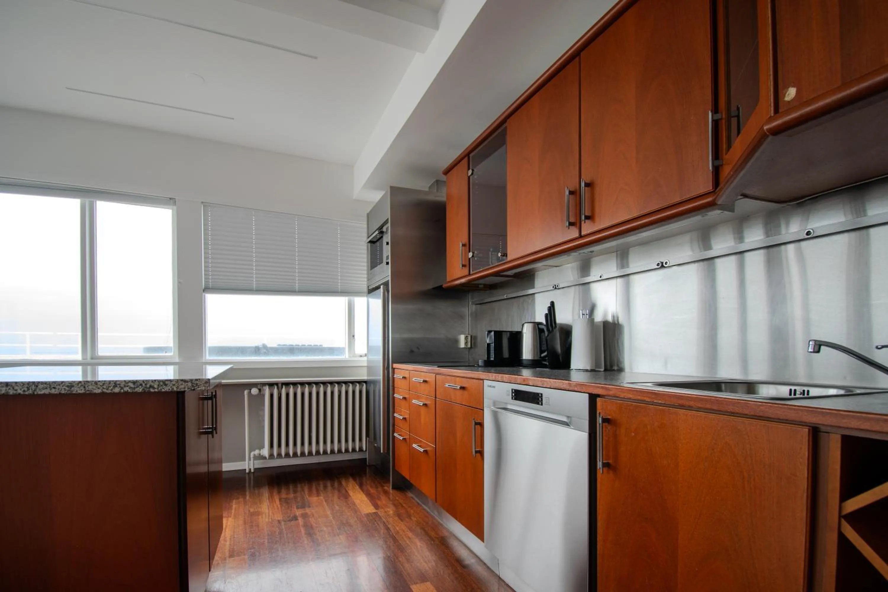 Coffee/tea facilities in Midtown Hotel