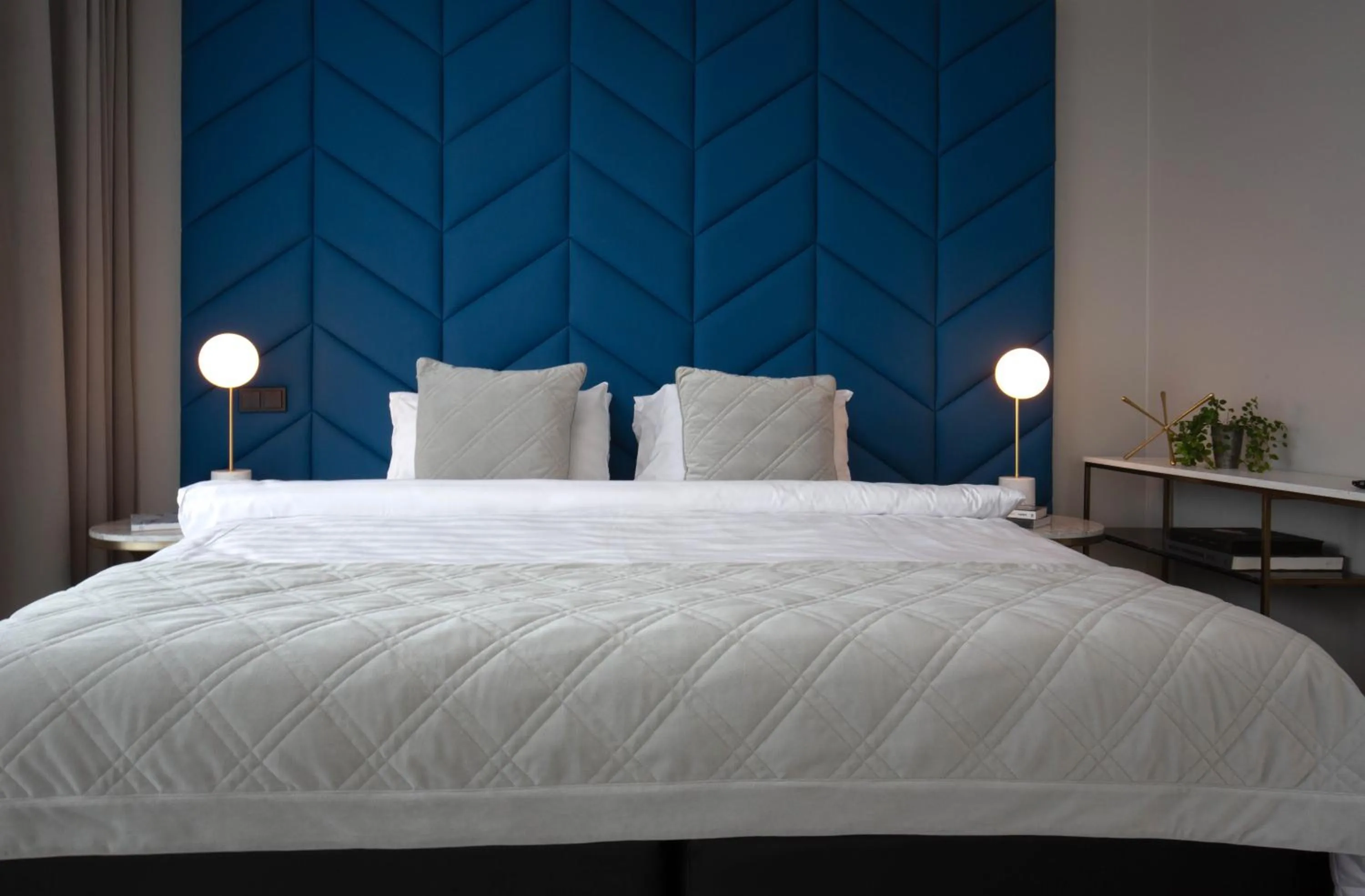 Bedroom, Bed in Midtown Hotel