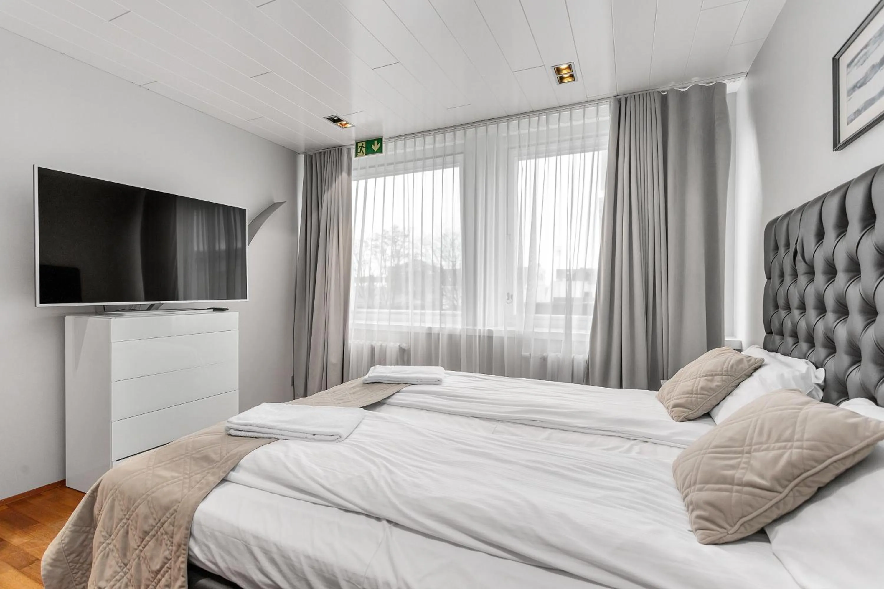 Bed in Midtown Hotel