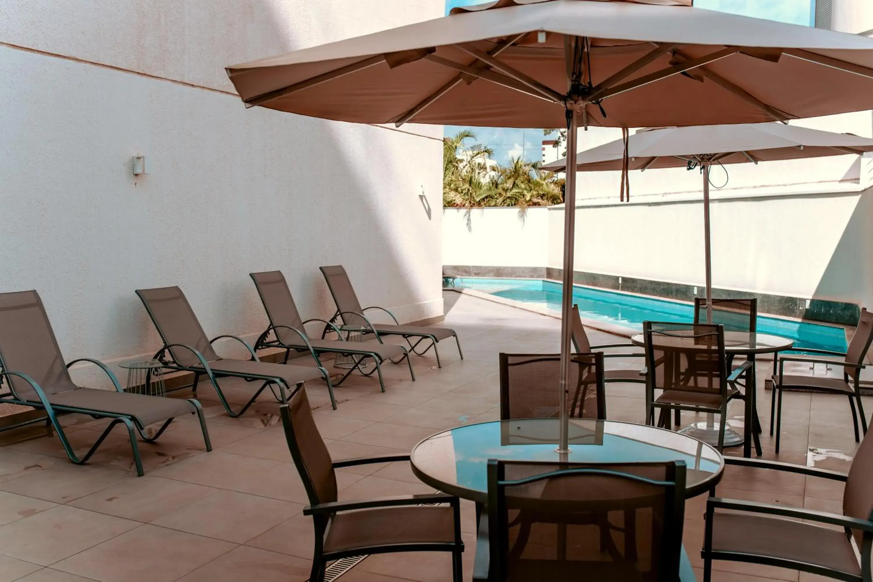 Swimming pool in Hplus Premium Palmas Swimming pool in Hplus Premium Palmas