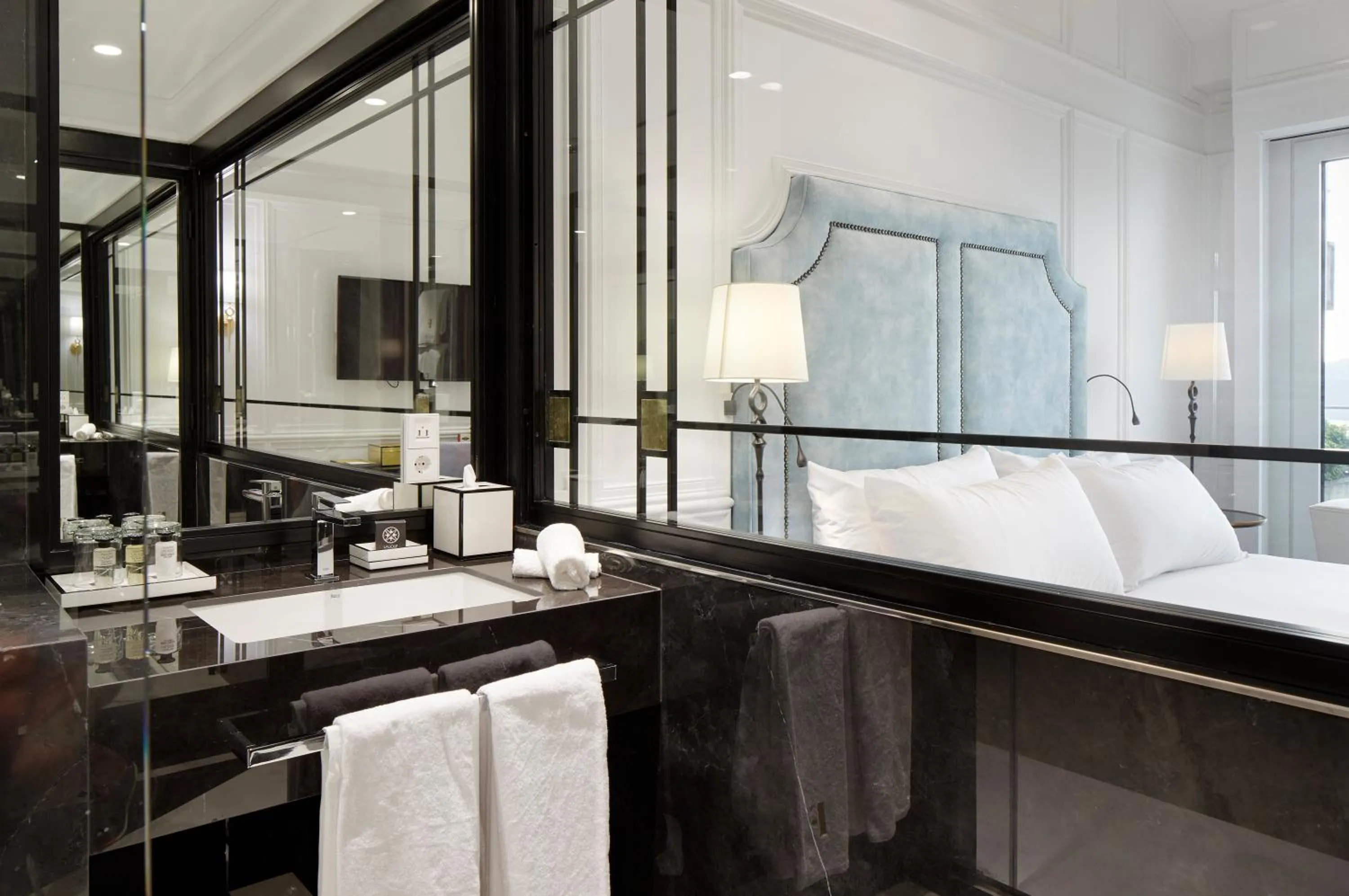 Toilet, Bed in Hotel Boutique Villa Favorita