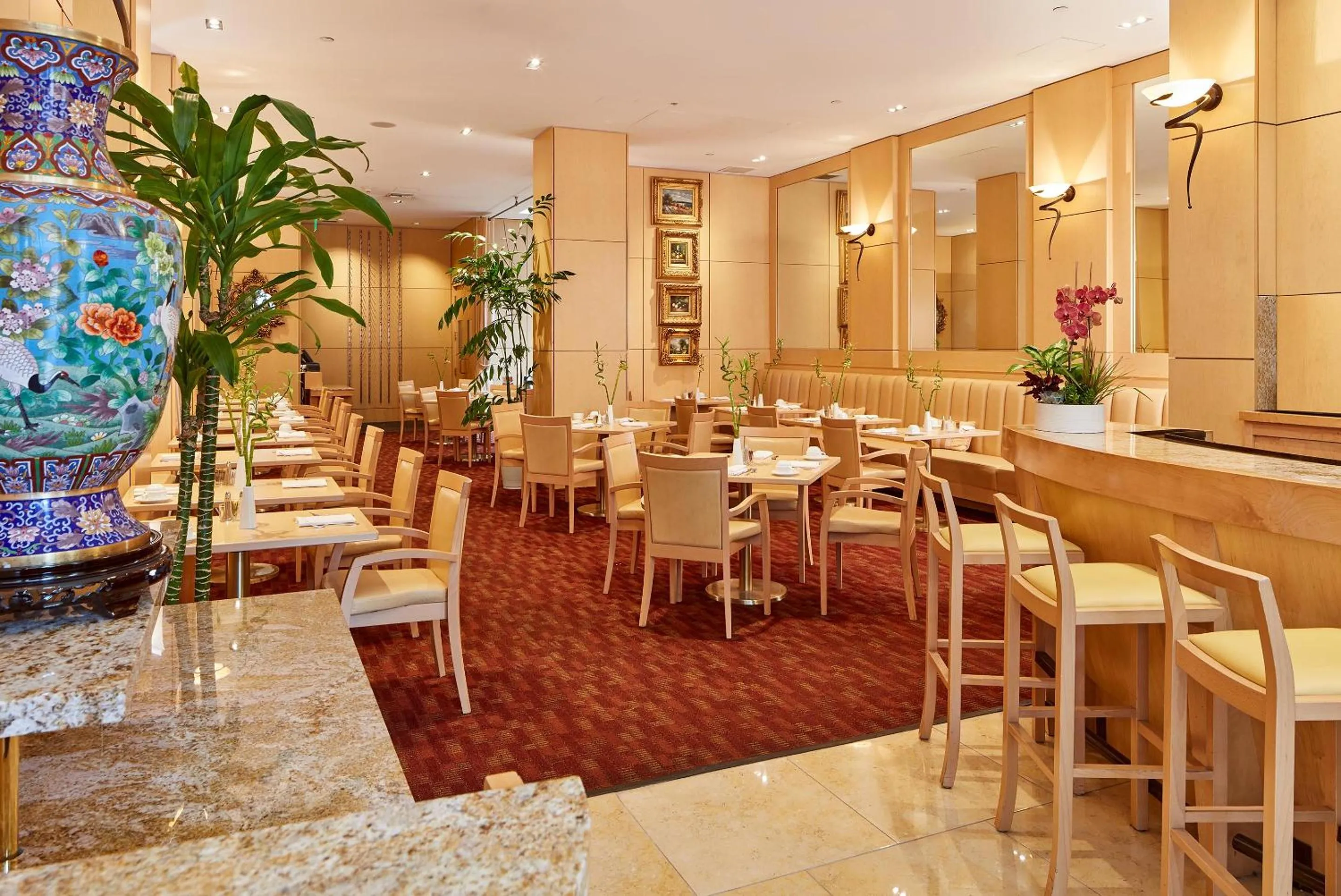Restaurant/places to eat in Orchard Garden Hotel