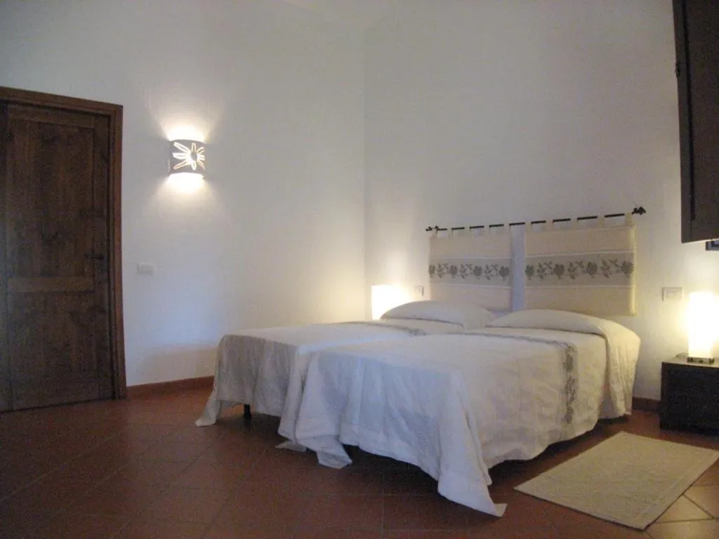 View (from property/room), Bed in Il Vecchio Ginepro