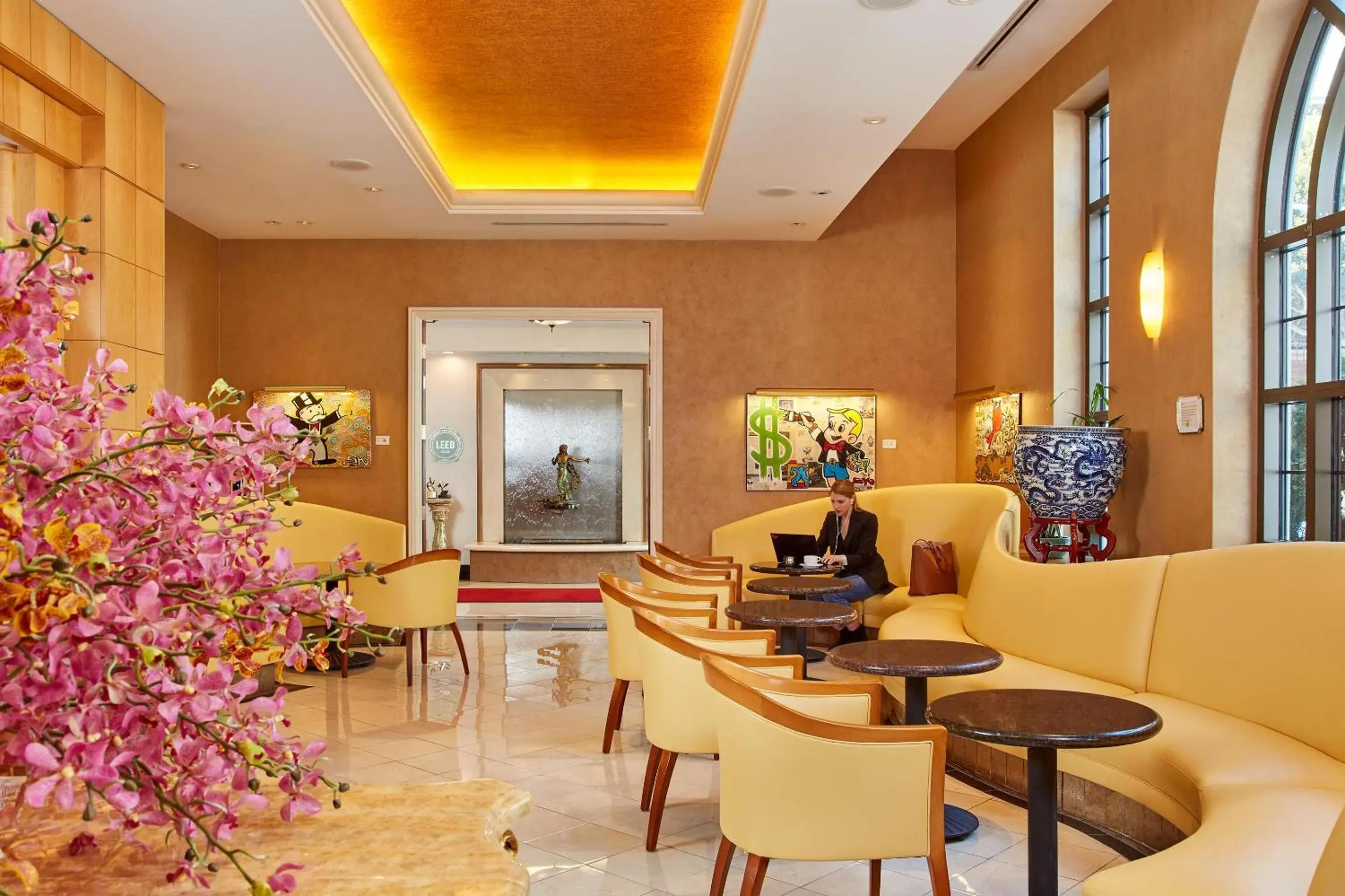 Lounge or bar in Orchard Hotel Lounge or bar in Orchard Hotel