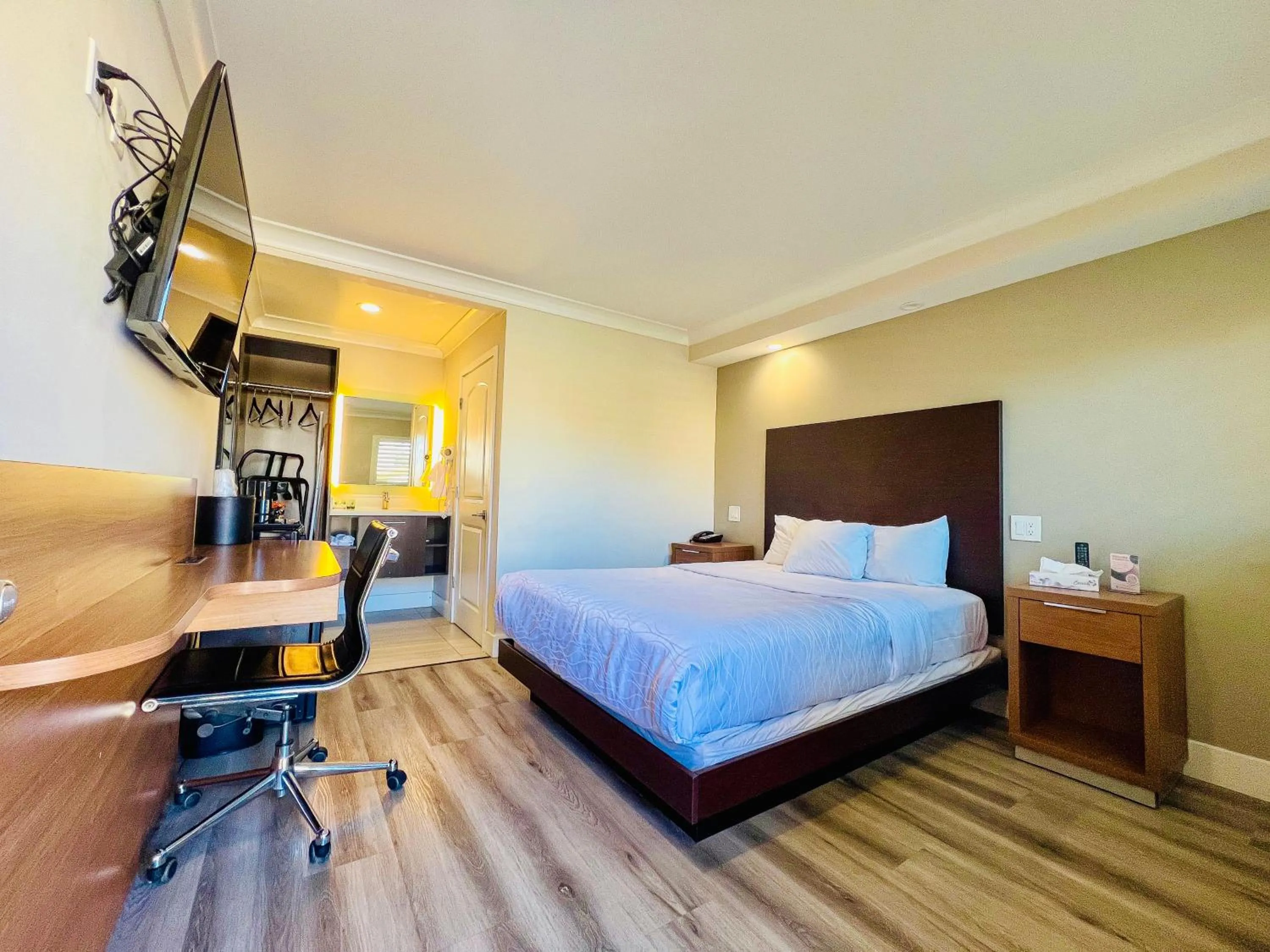 View (from property/room), Bed in Greenwich Inn