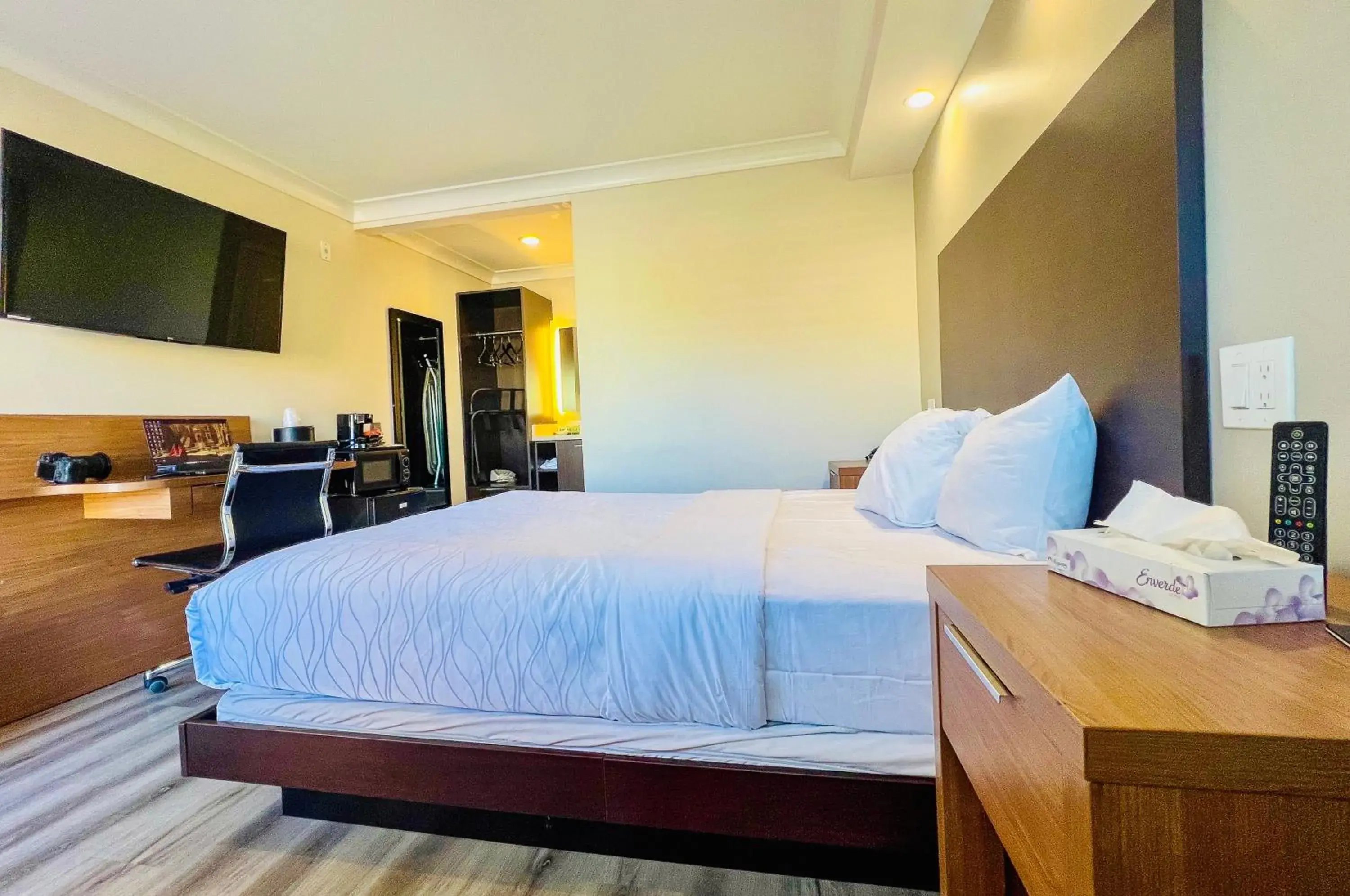 Bed in Greenwich Inn Bed in Greenwich Inn