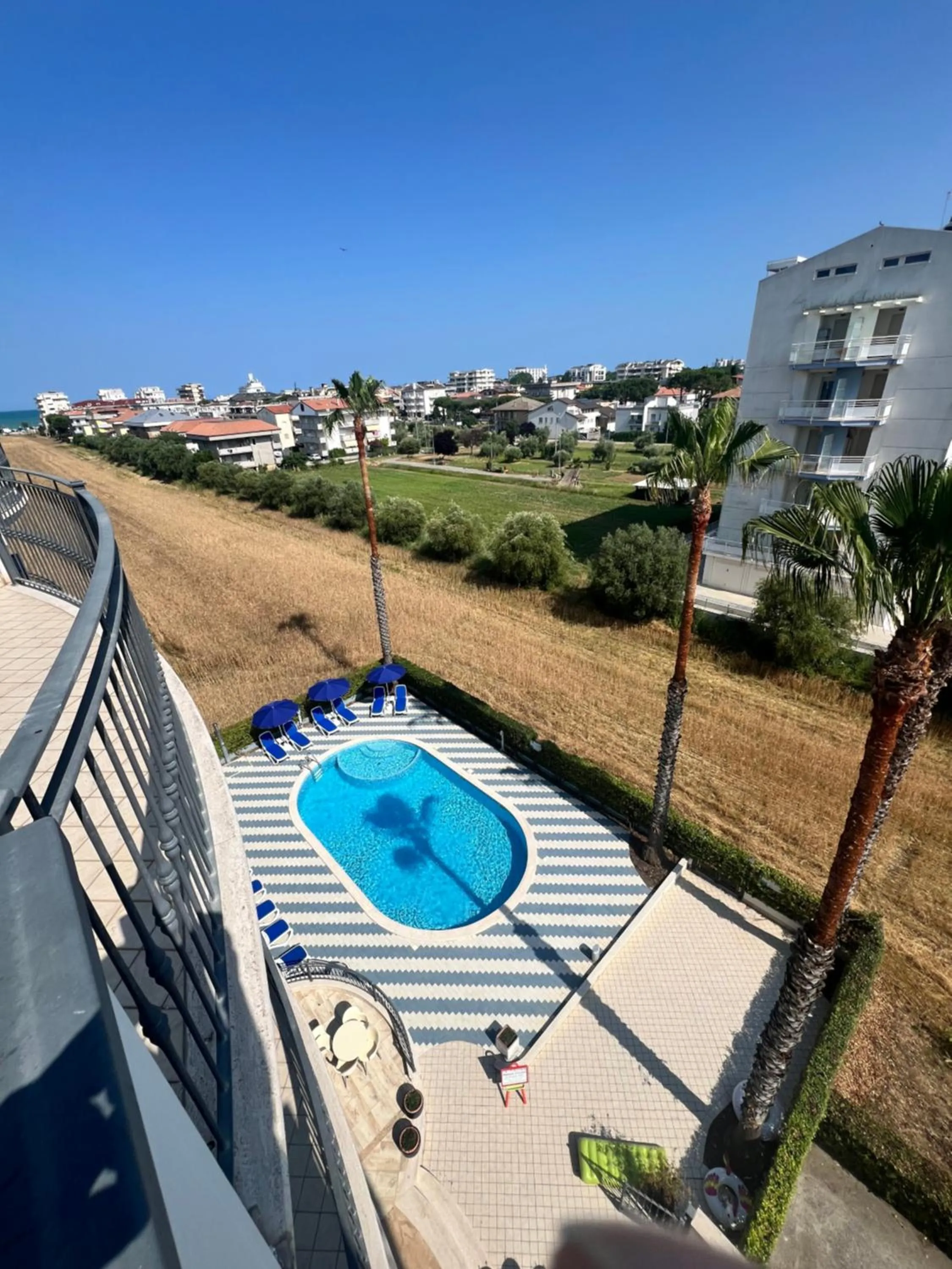 Swimming pool in Residence il Girasole 1