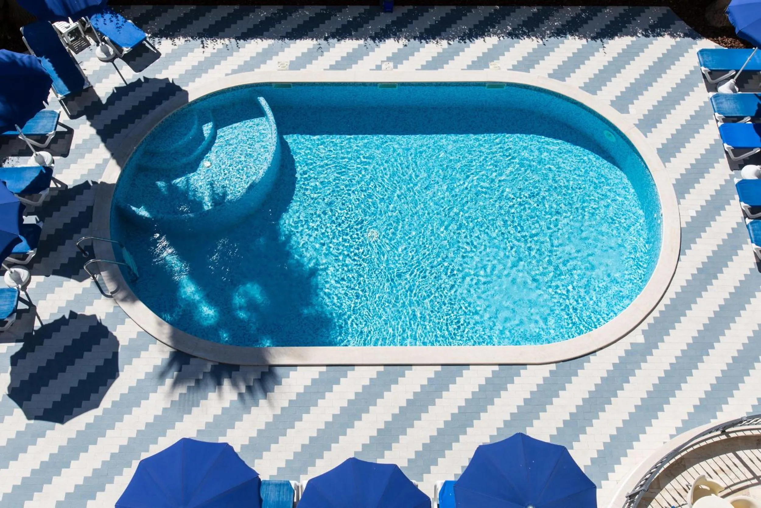 Pool view in Residence il Girasole 1