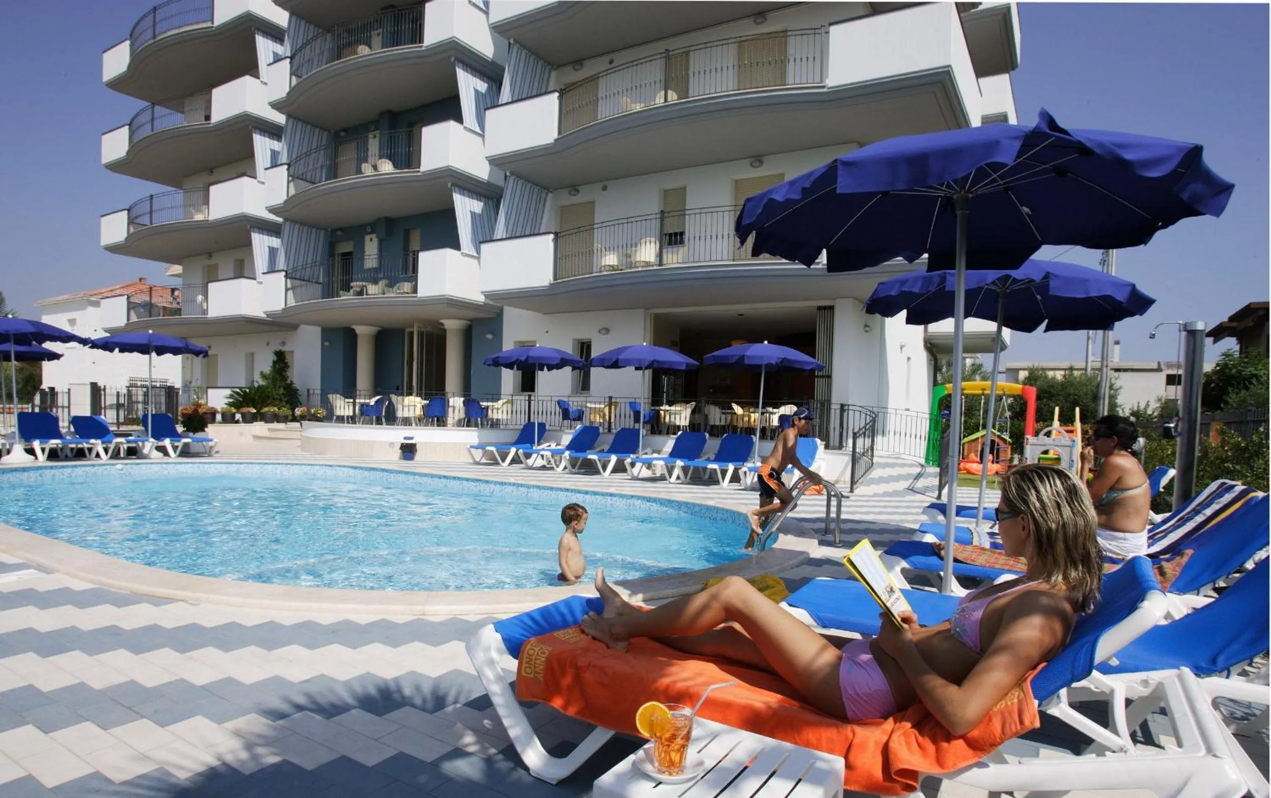 Swimming pool in Residence il Girasole 1