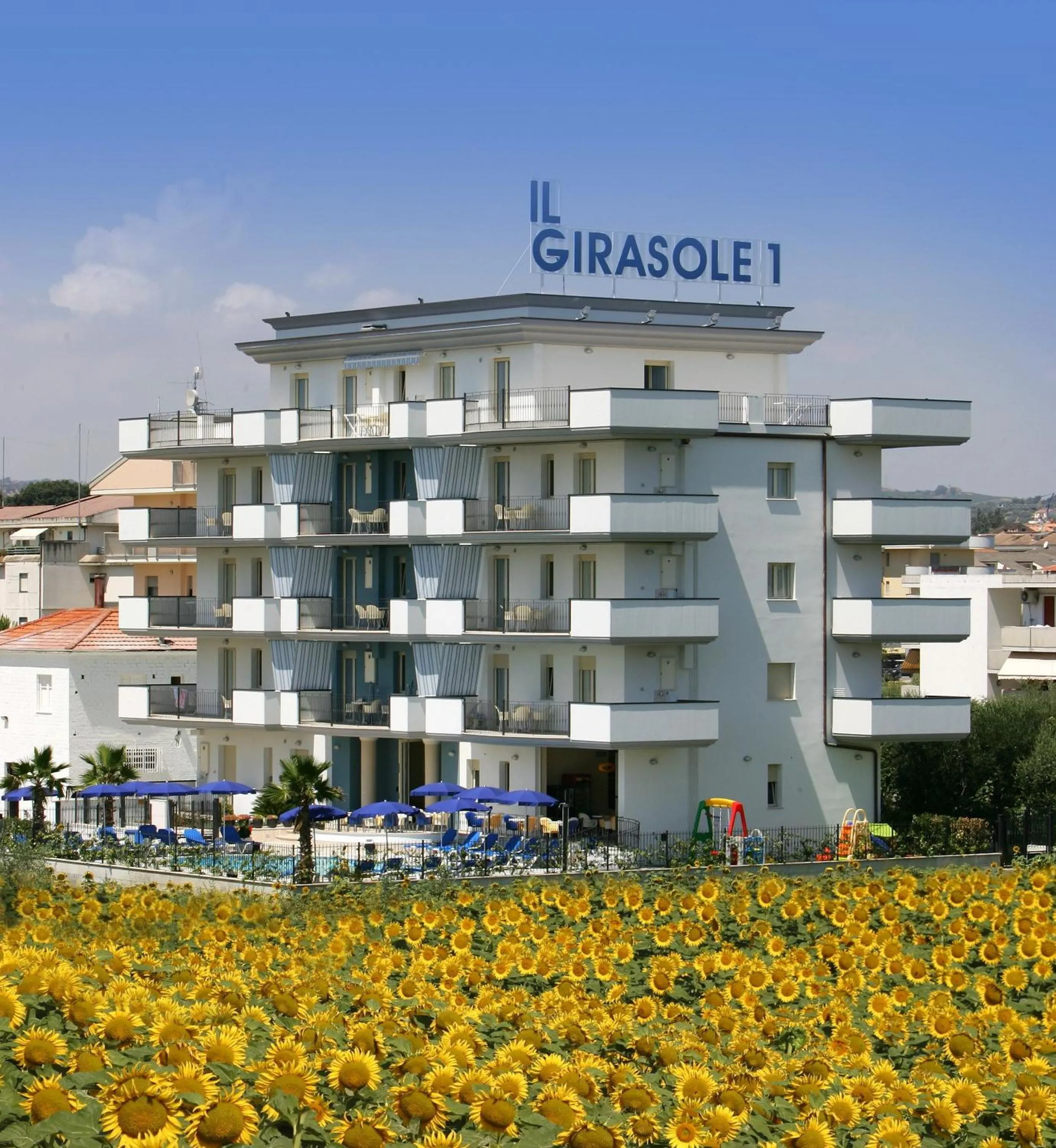 Facade/entrance in Residence il Girasole 1