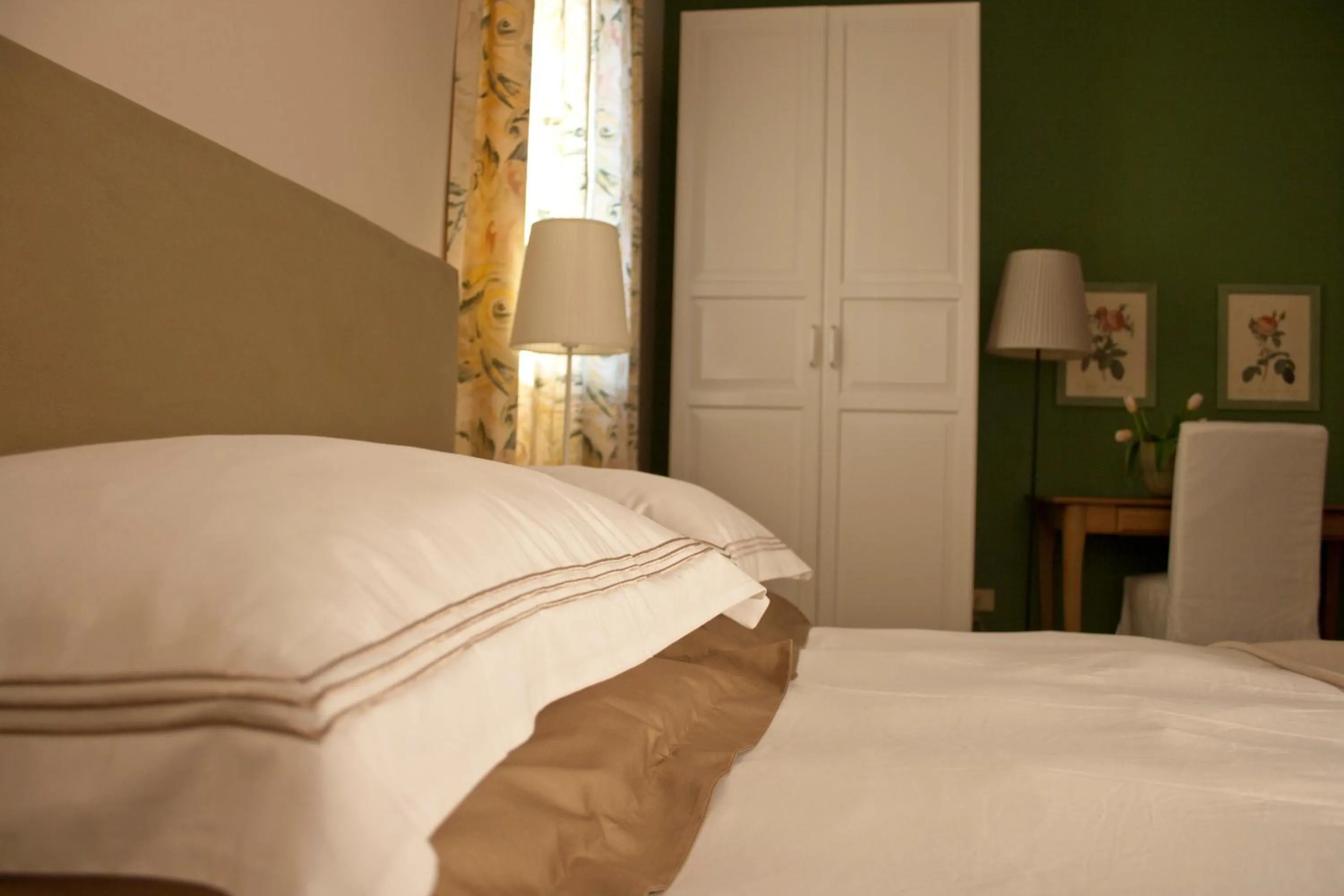 Decorative detail, Bed in La Casa del Giardiniere