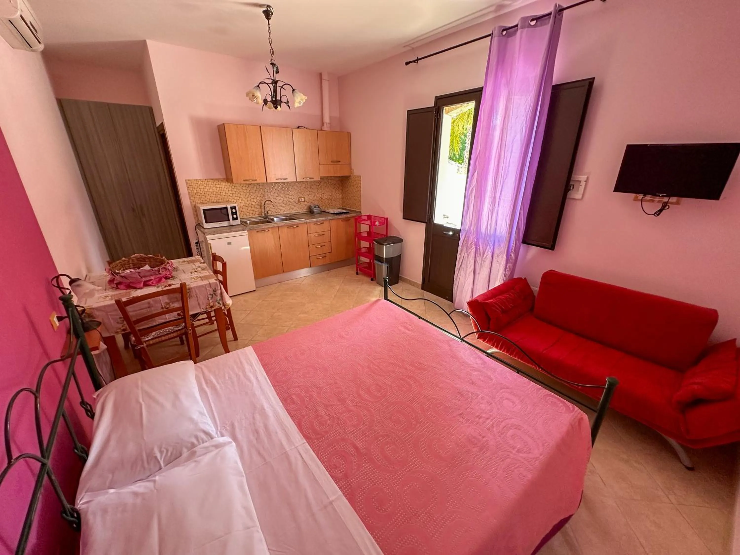 Photo of the whole room, Bed in La palma vacanze