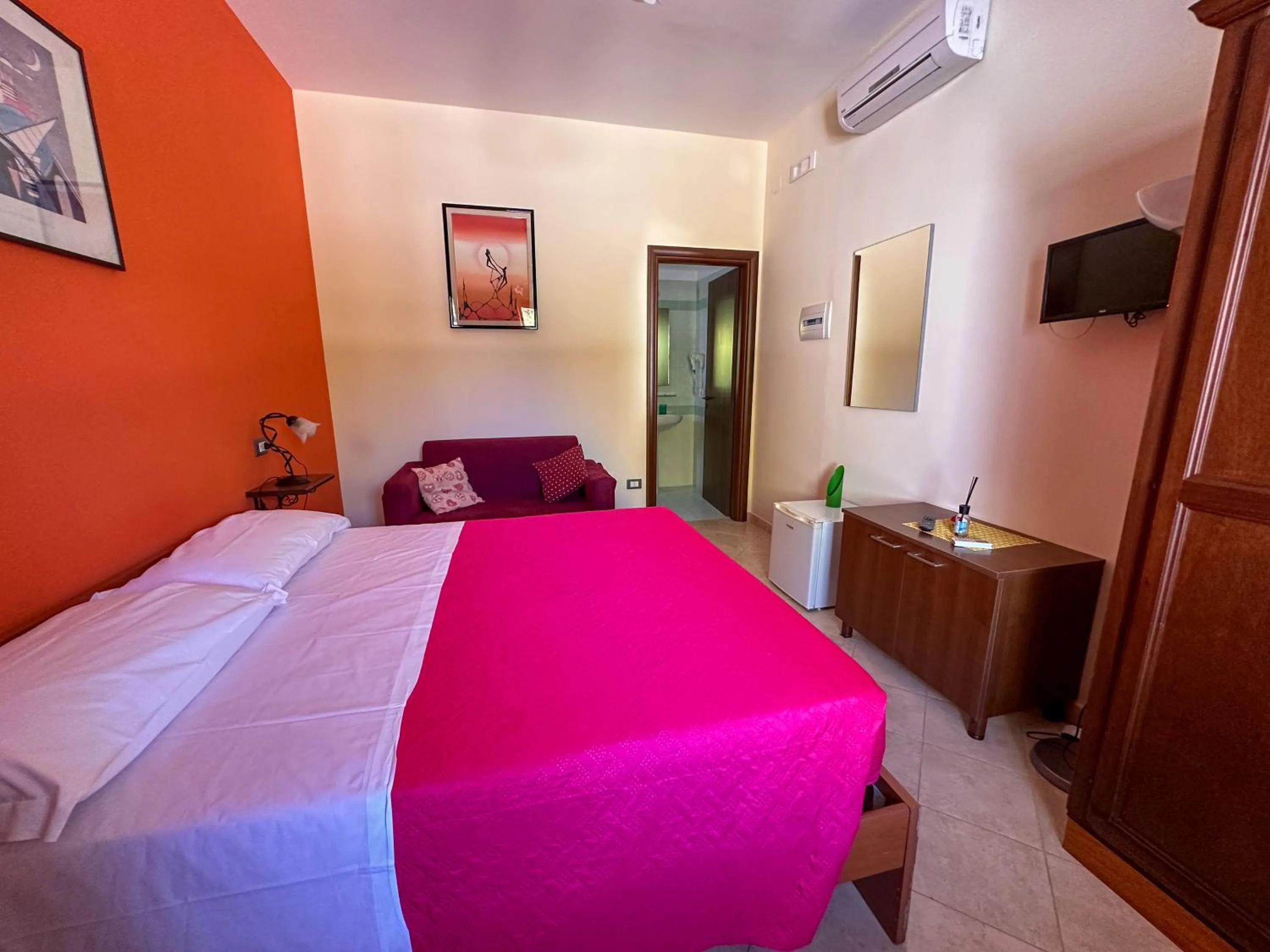 Photo of the whole room, Bed in La palma vacanze