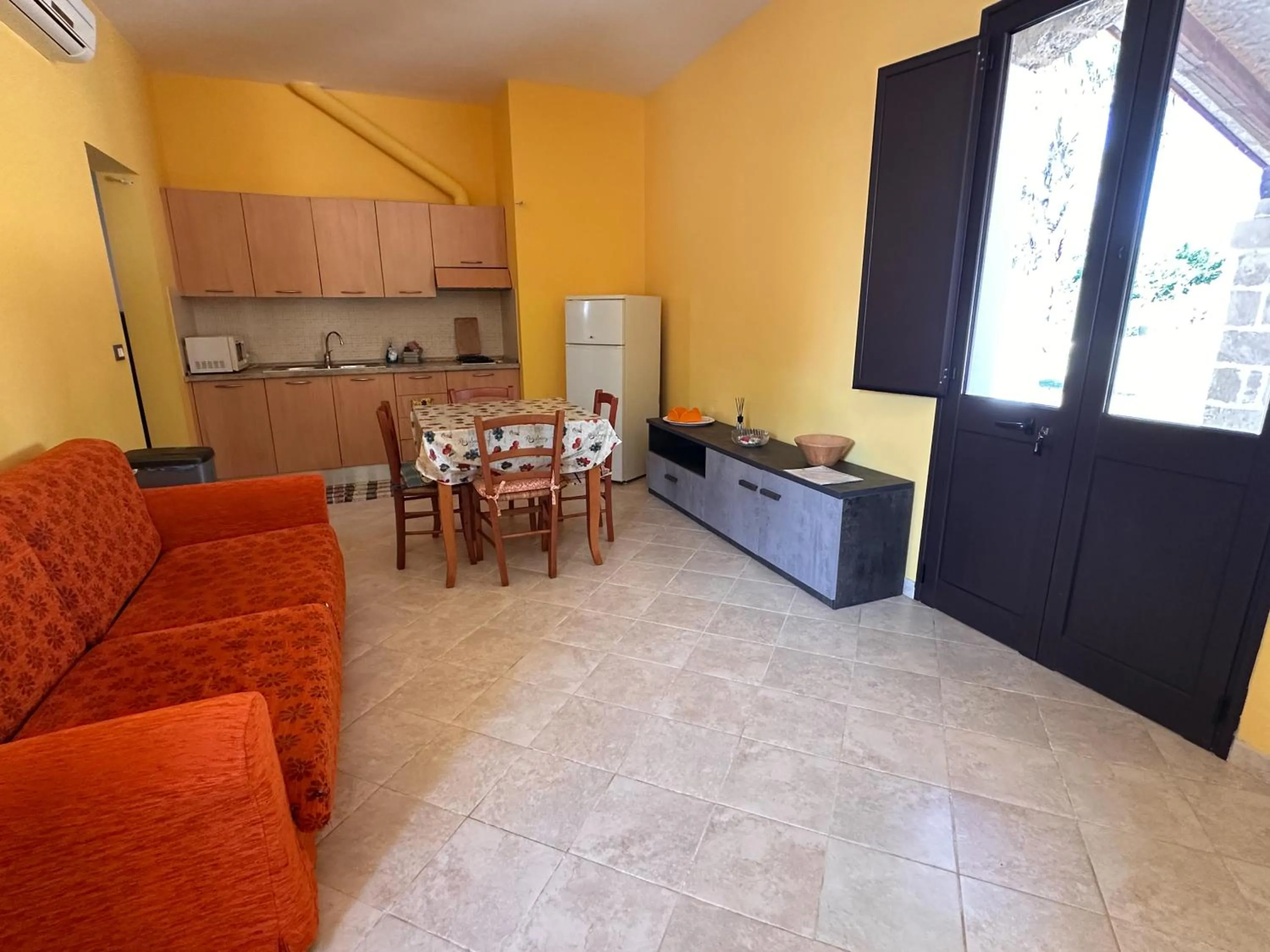 Dining area in La palma vacanze