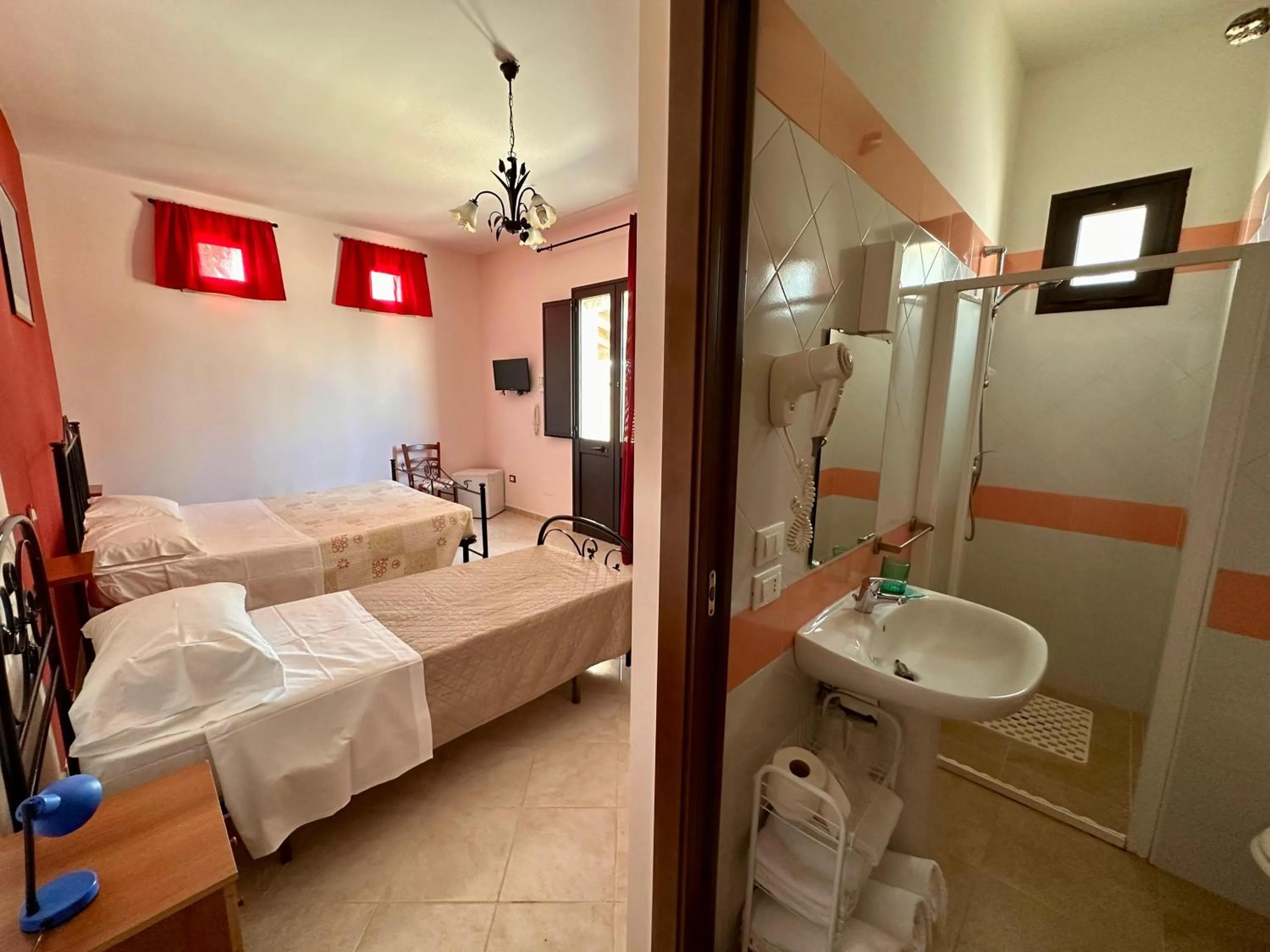 Photo of the whole room, Bed in La palma vacanze