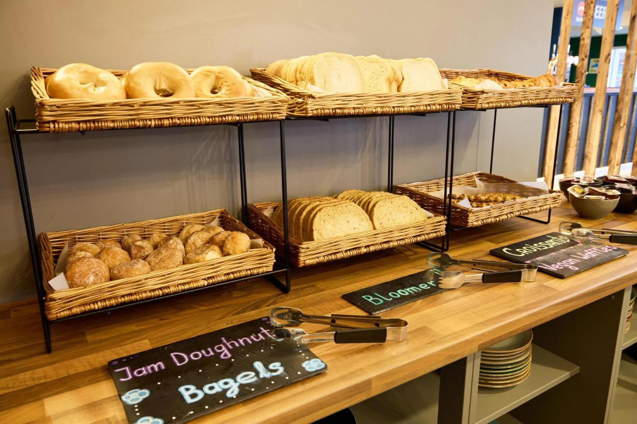 Restaurant/places to eat in Holiday Inn - the niu, Loom Manchester North by IHG